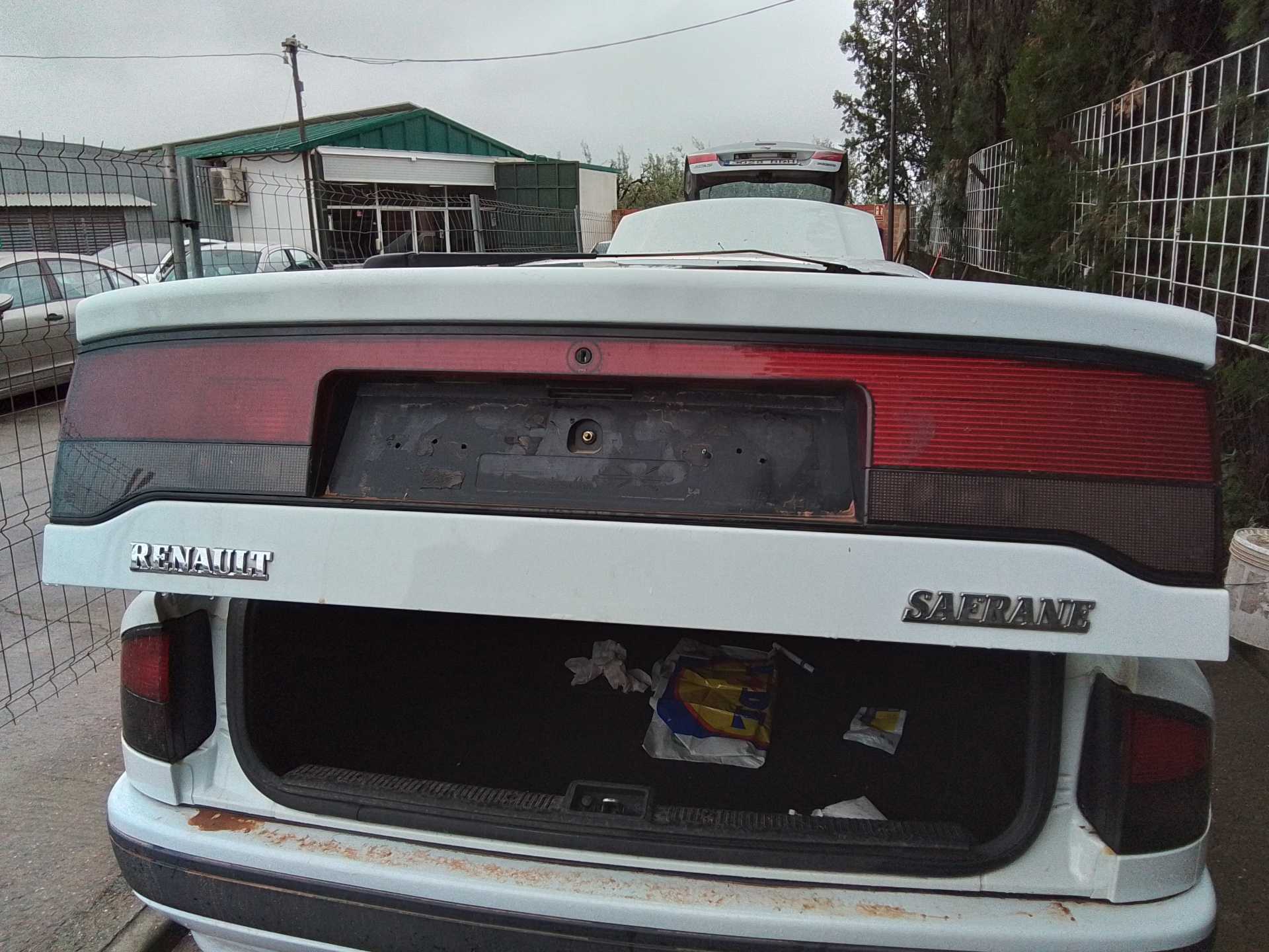 Recambio de piloto trasero central para renault safrane (b54) 2.2 si referencia OEM IAM   