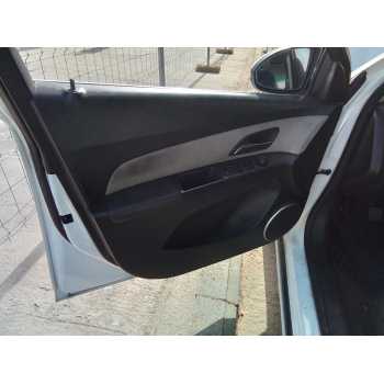 GUARNECIDO PUERTA DELANTERA IZQUIERDA 