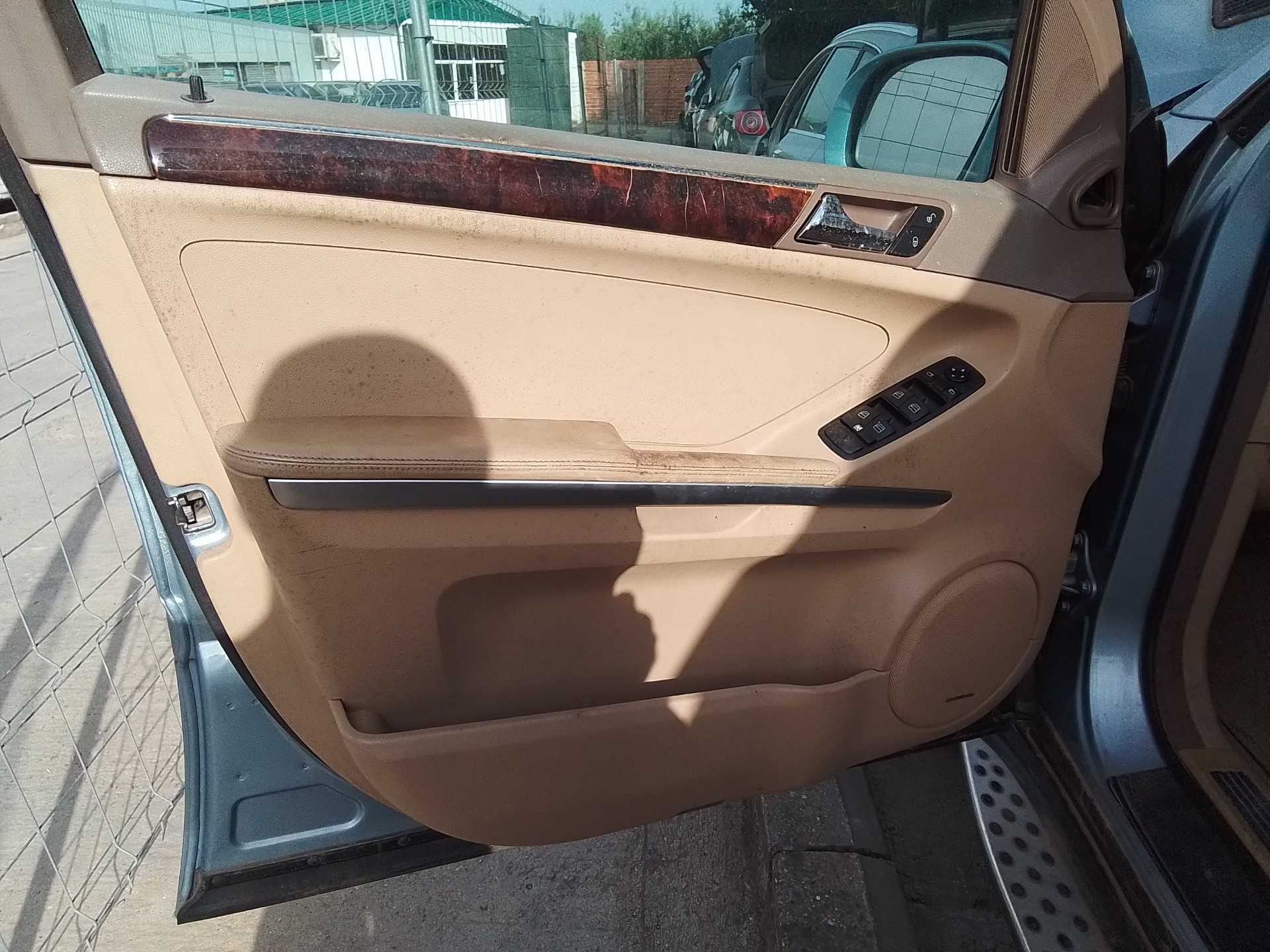 Recambio de guarnecido puerta delantera izquierda para mercedes-benz clase m (w164) 3.0 cdi cat referencia OEM IAM   