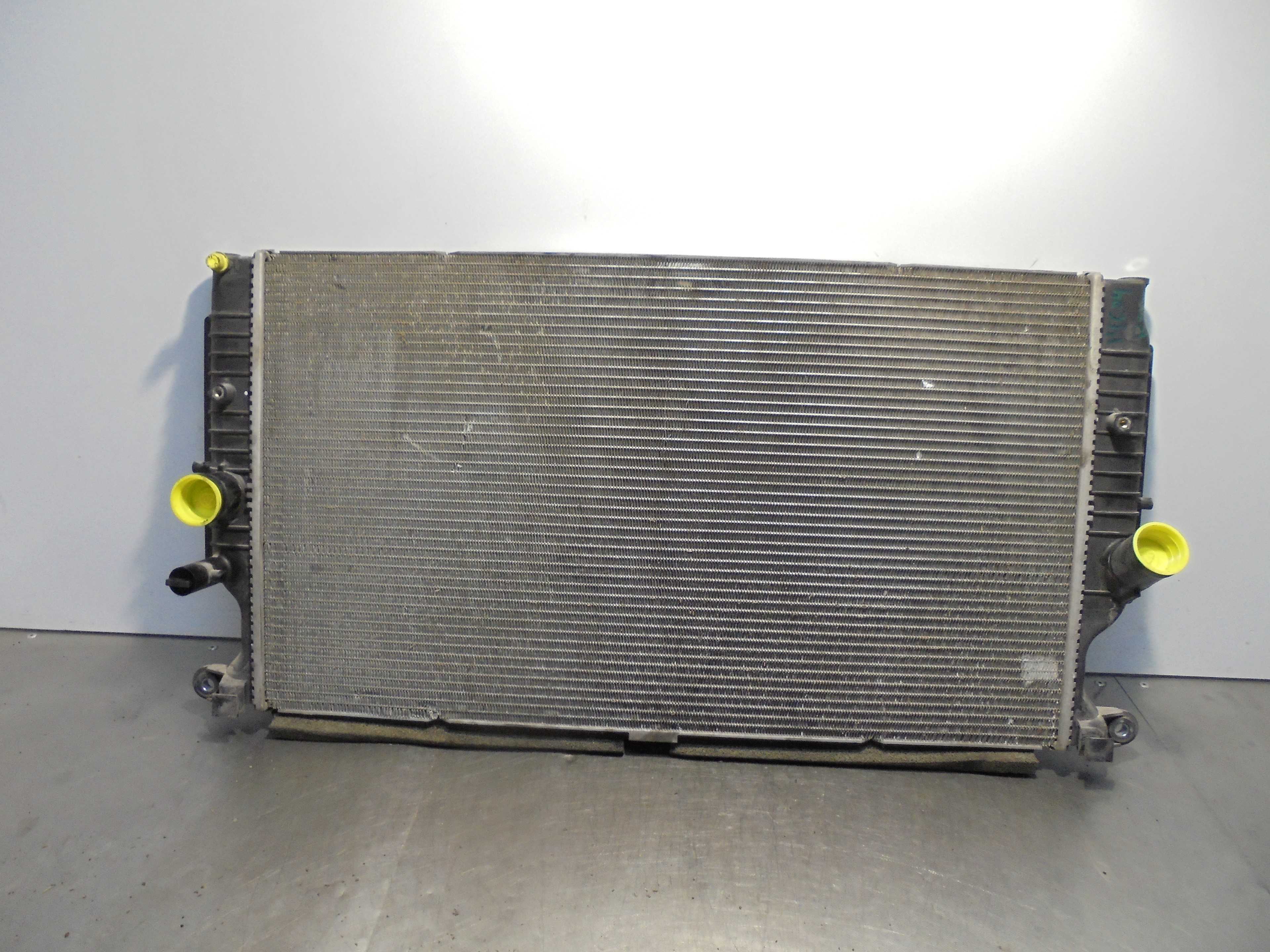 Recambio de radiador agua para toyota avensis cross sport (t27) advance referencia OEM IAM 164000R061C VALEO 