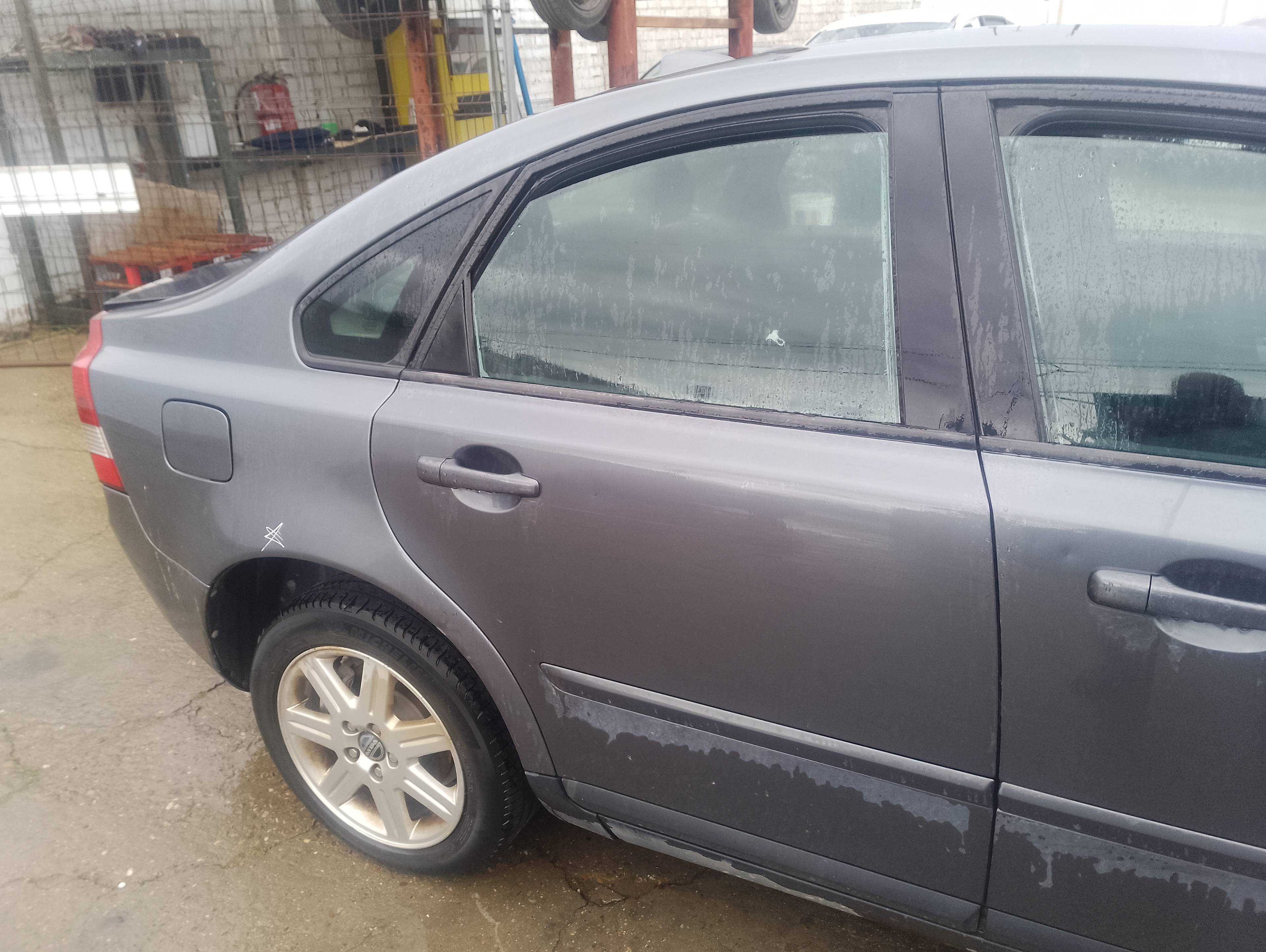 Recambio de puerta trasera derecha para volvo s40 berlina 2.0 d kinetic referencia OEM IAM   