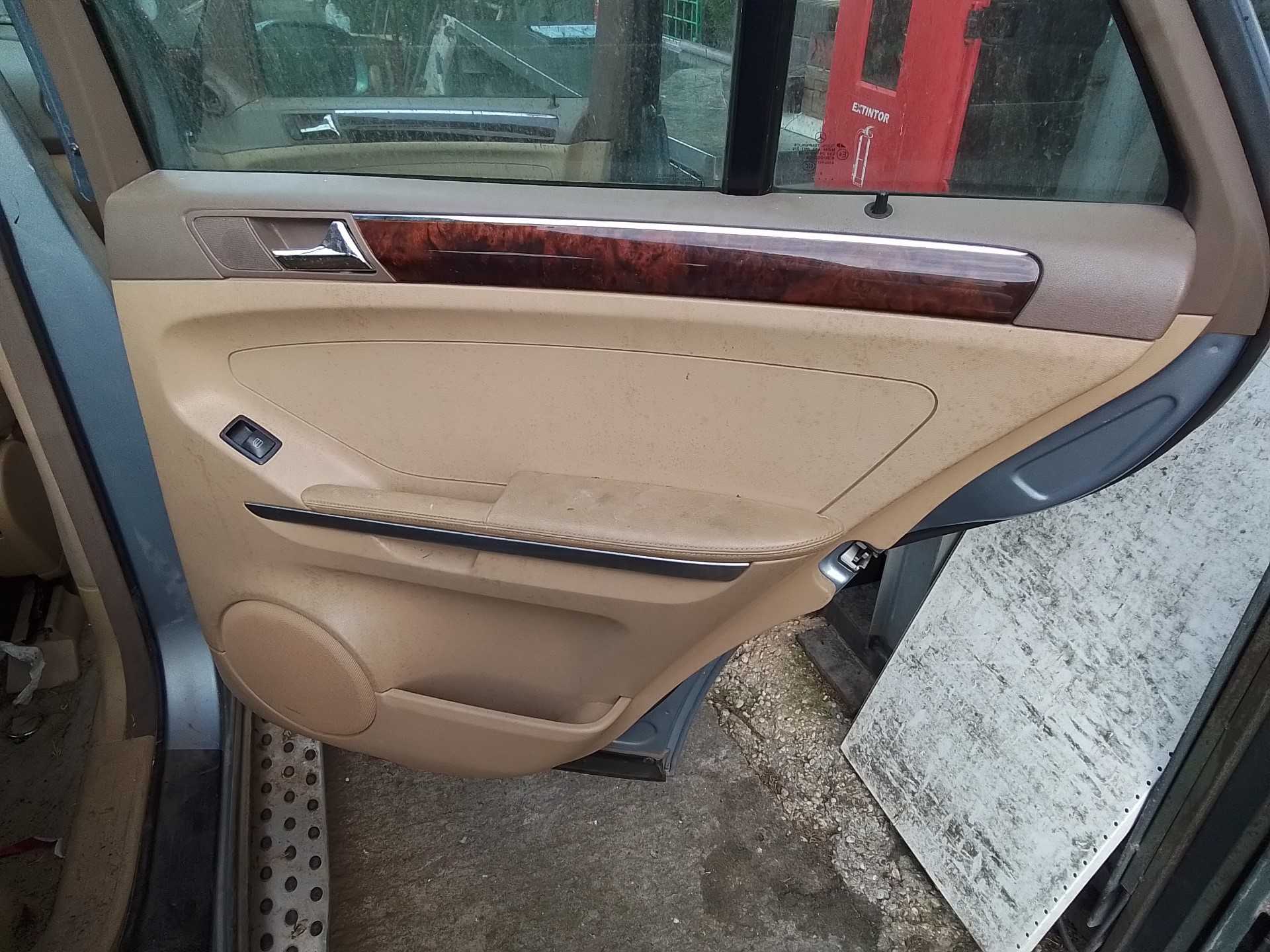 Recambio de guarnecido puerta trasera derecha para mercedes-benz clase m (w164) 3.0 cdi cat referencia OEM IAM   