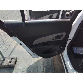 GUARNECIDO PUERTA TRASERA IZQUIERDA 
