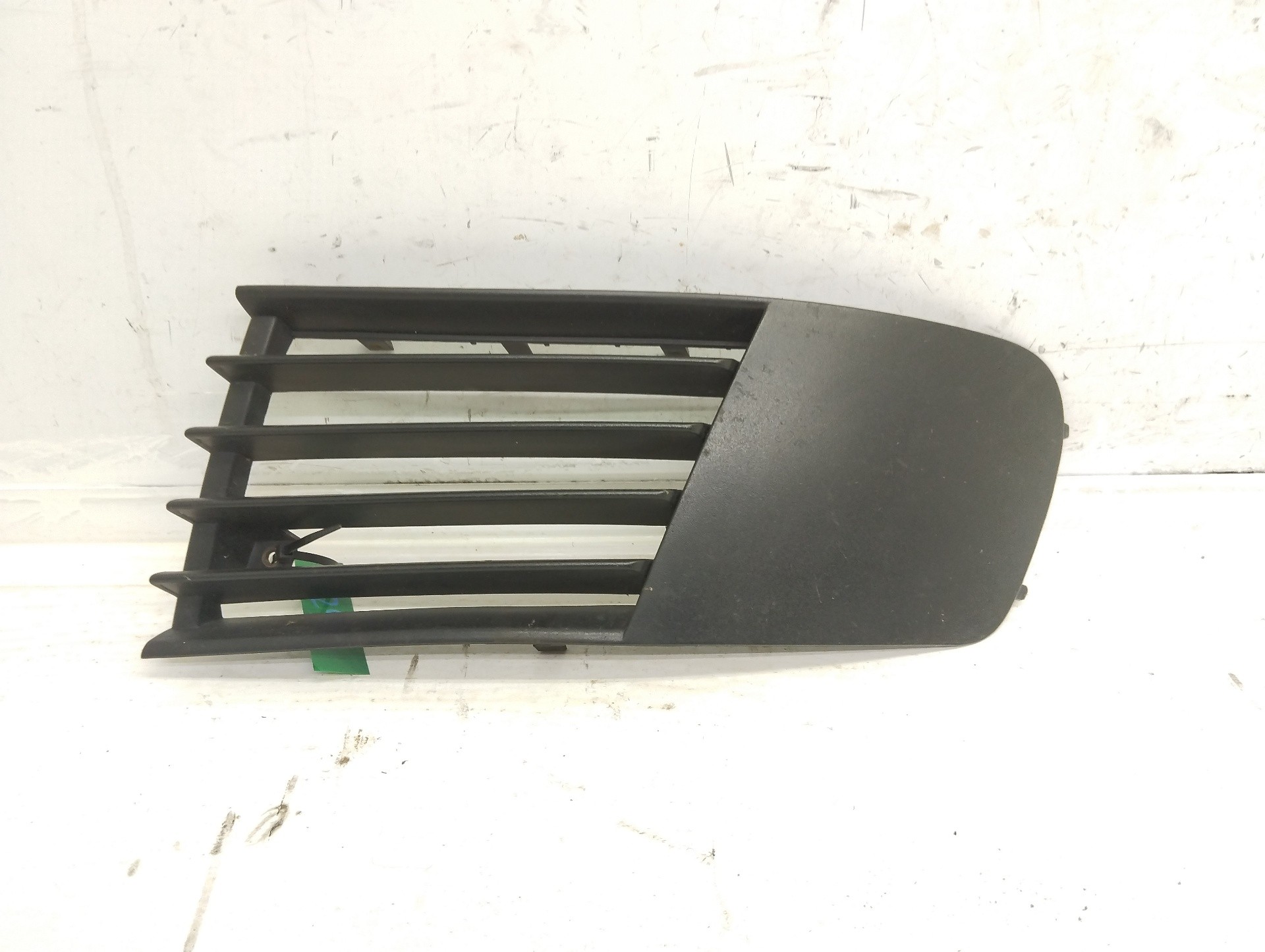 Recambio de rejilla paragolpes izquierda para seat ibiza (6l1) cool referencia OEM IAM 6L0853665  