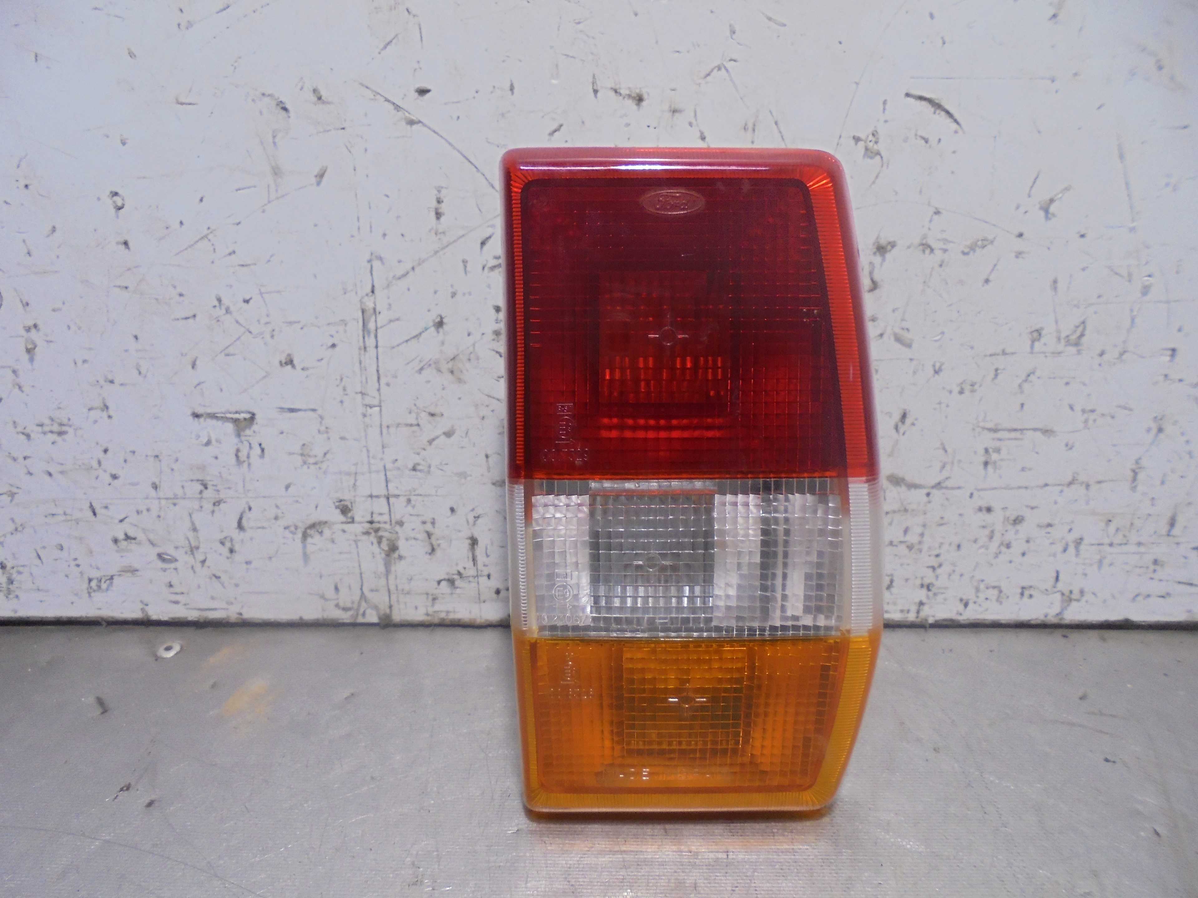 Recambio de piloto trasero izquierdo para ford fiesta berl./express referencia OEM IAM 84FG13A602AA  
