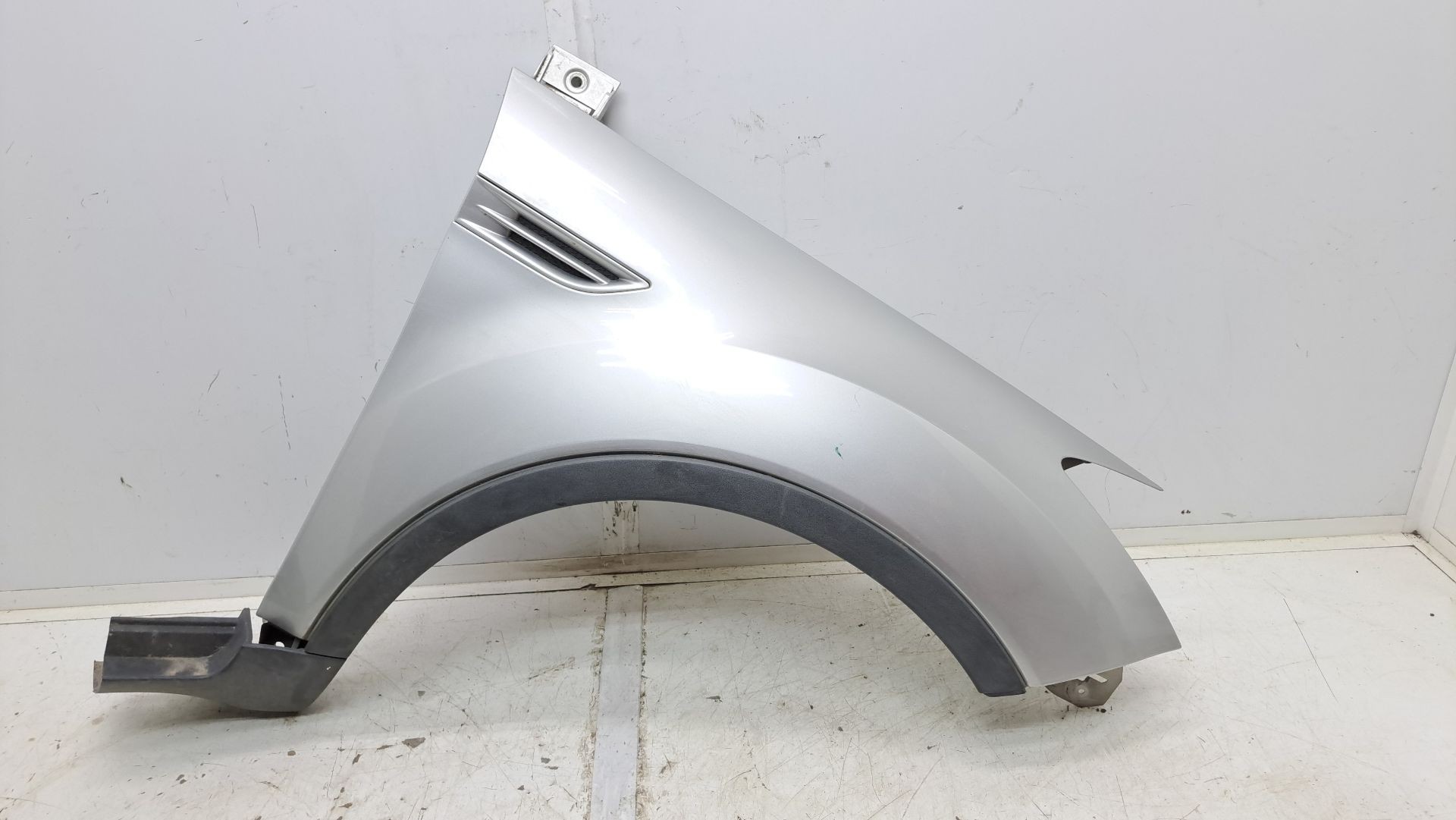 Recambio de aleta delantera derecha para ford kuga (cbv) titanium referencia OEM IAM 1633114 8v4116015b 