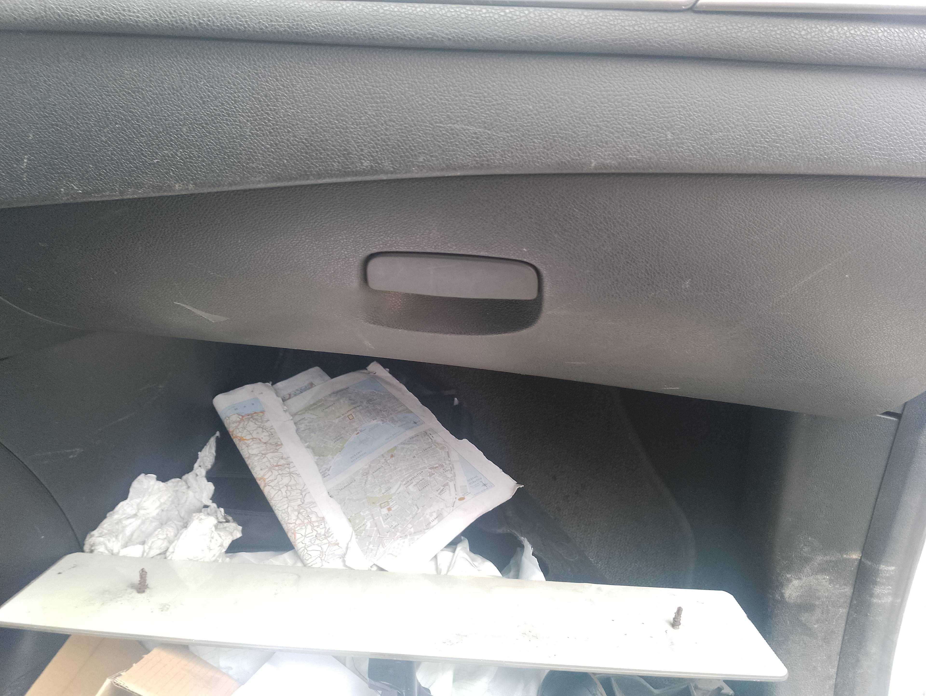Recambio de guantera para renault megane iii berlina 5 p dynamique referencia OEM IAM   