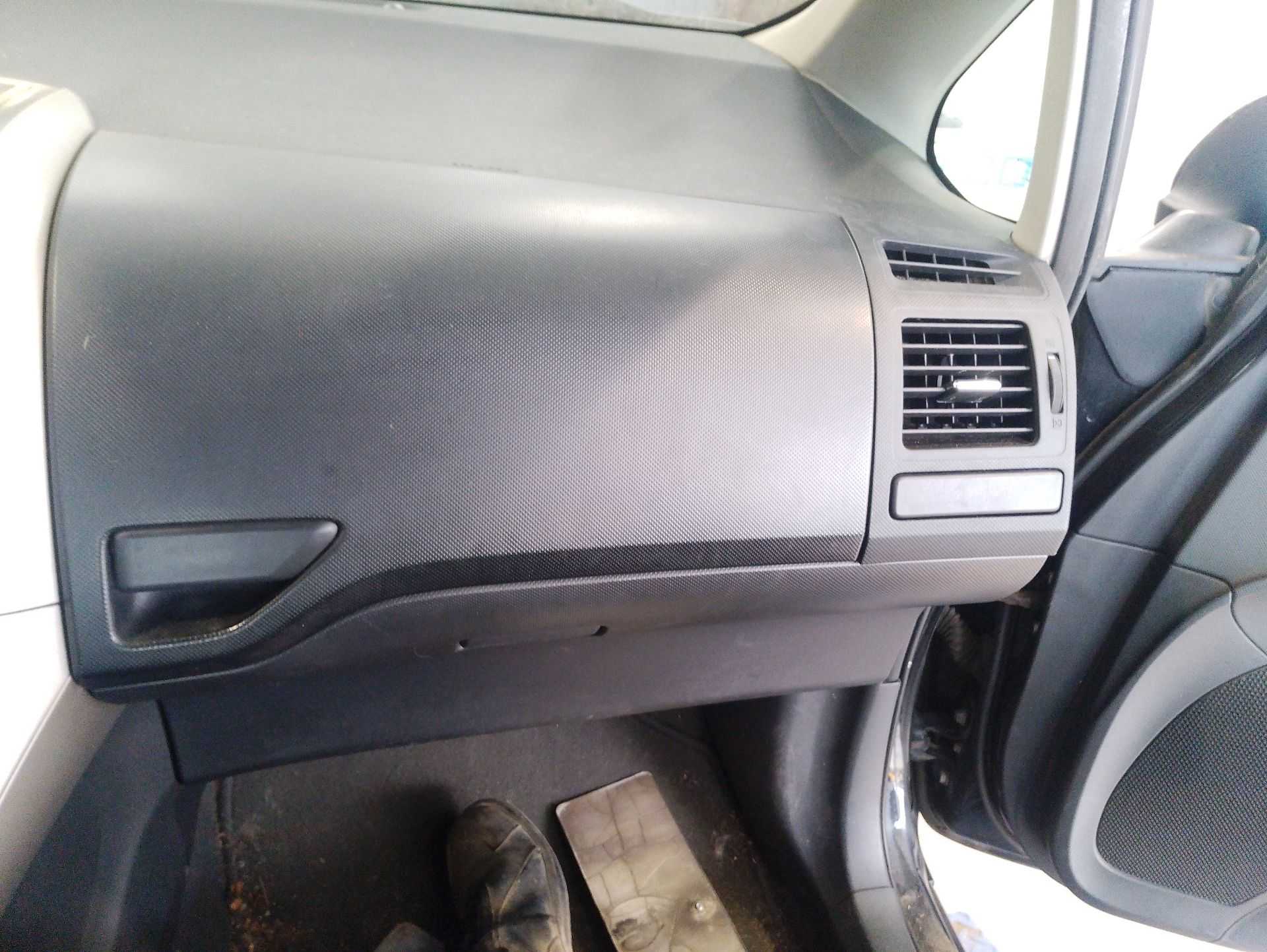 Recambio de guantera para toyota auris (_e15_) 2.0 d-4d (ade150_) referencia OEM IAM 5555002132B0 / 5504102010B0  