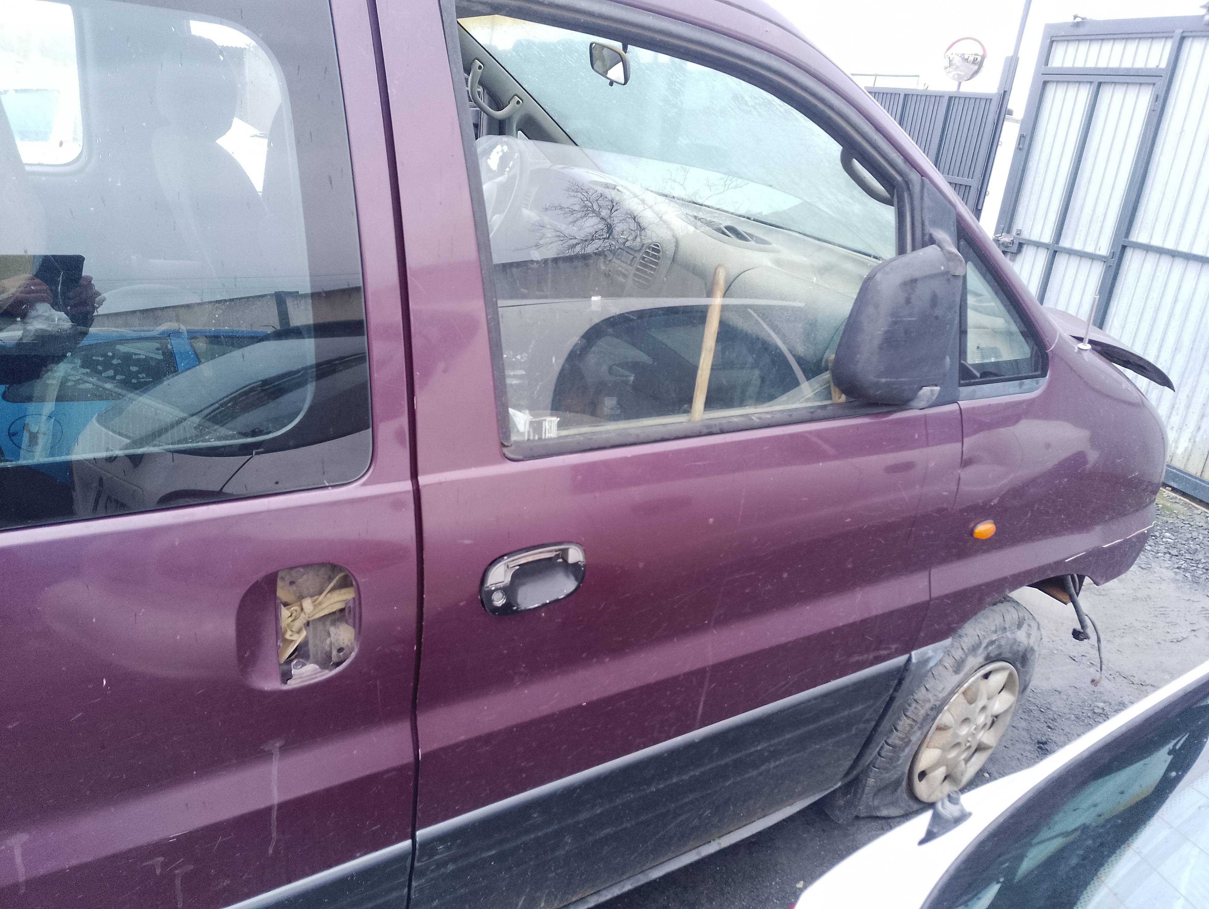 Recambio de puerta delantera derecha para hyundai h 1 starex 2.5 d referencia OEM IAM   
