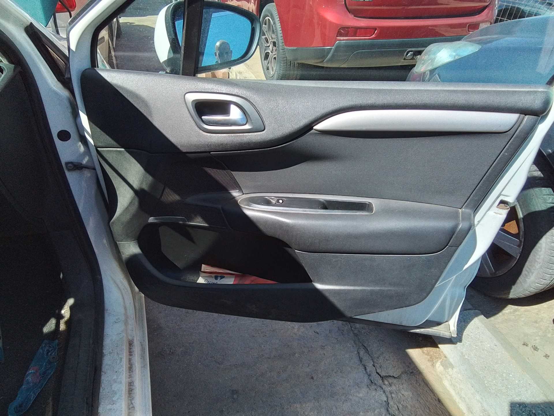 Recambio de guarnecido puerta delantera derecha para citroën c4 berlina referencia OEM IAM   