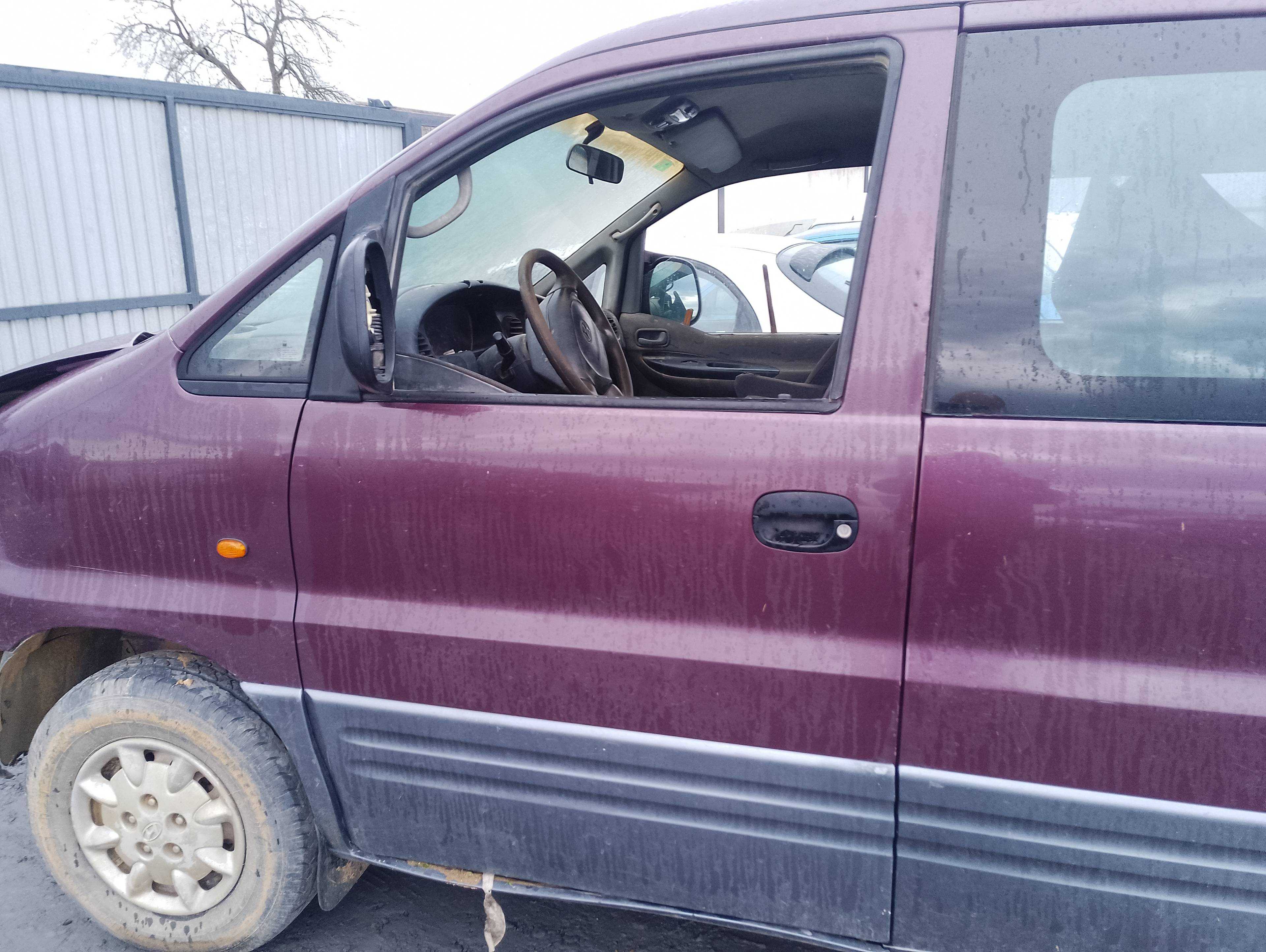 Recambio de puerta delantera izquierda para hyundai h 1 starex 2.5 d referencia OEM IAM   