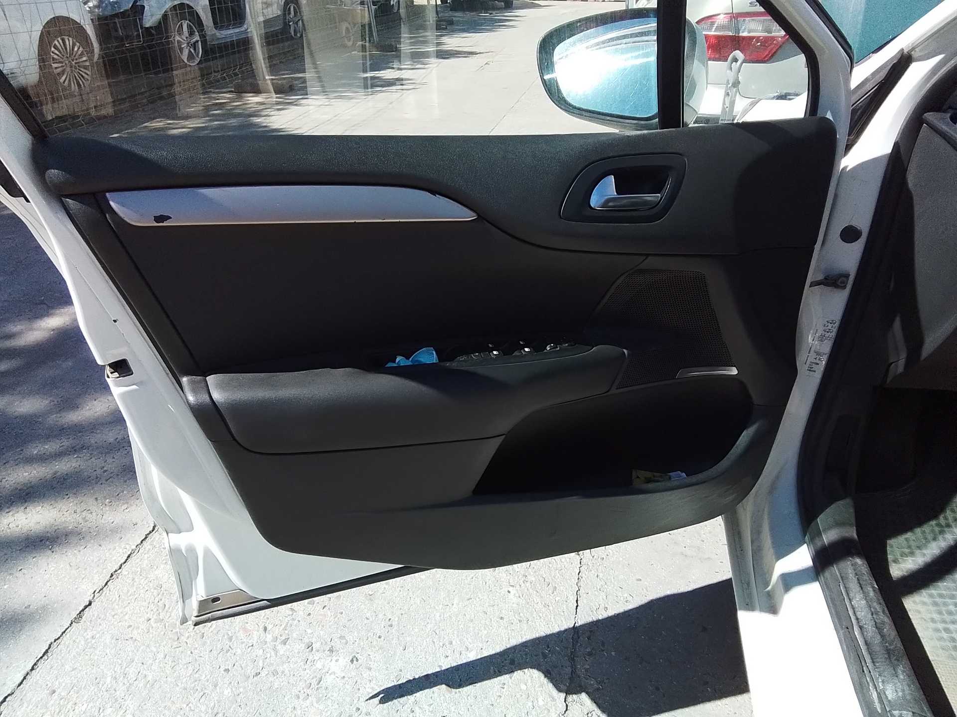 Recambio de guarnecido puerta delantera izquierda para citroën c4 berlina referencia OEM IAM   