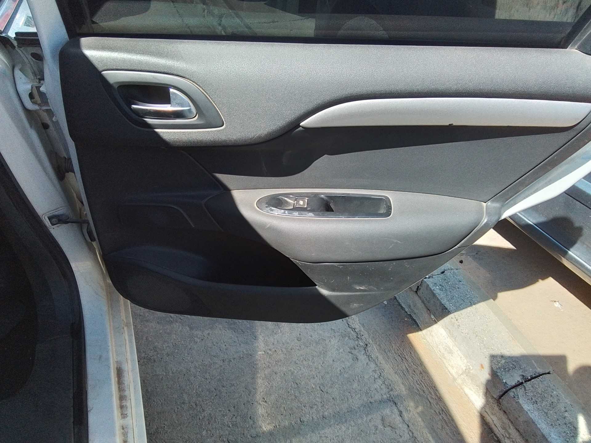 Recambio de guarnecido puerta trasera derecha para citroën c4 berlina referencia OEM IAM   