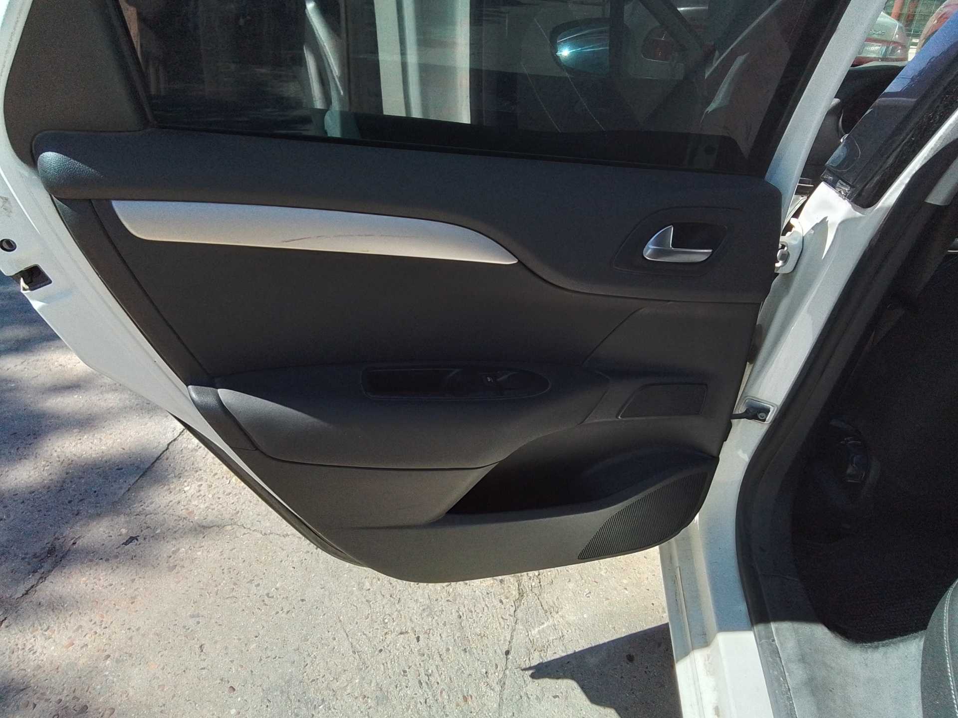 Recambio de guarnecido puerta trasera izquierda para citroën c4 berlina referencia OEM IAM   
