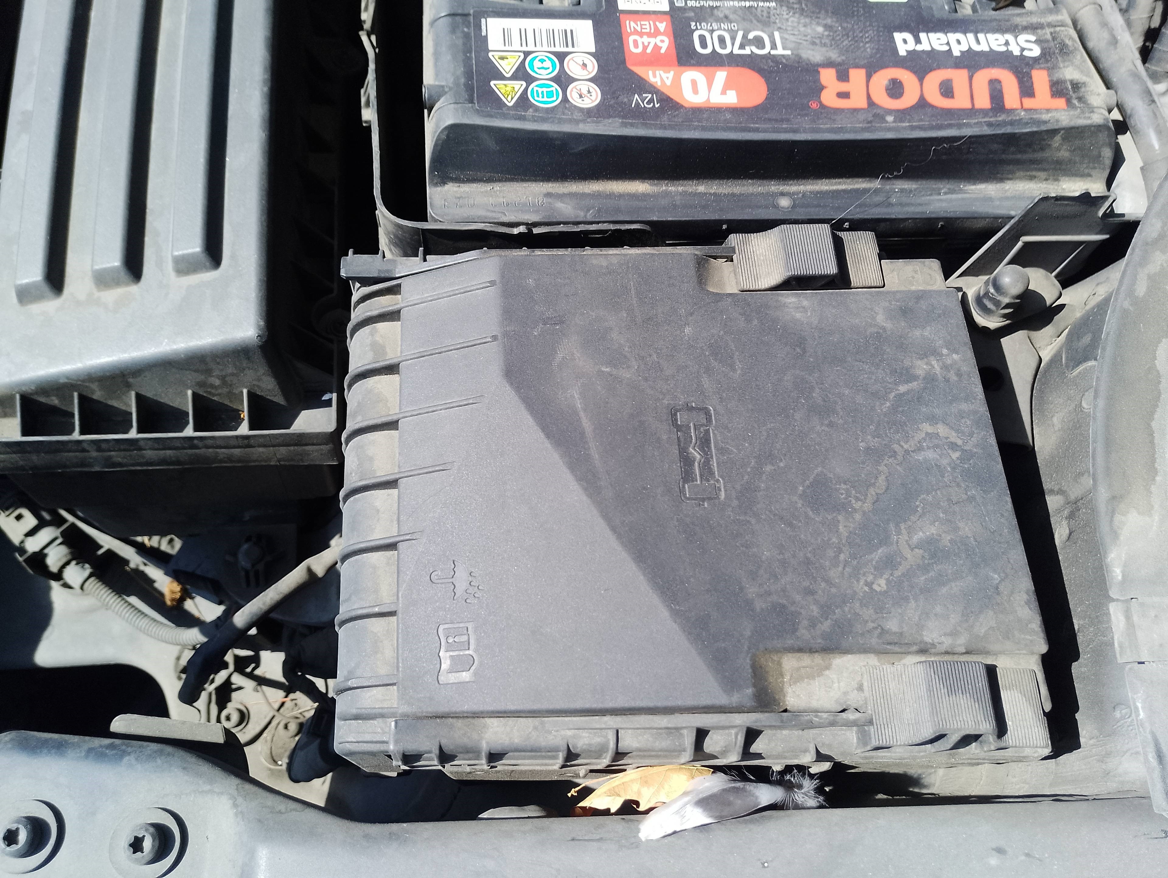 Recambio de caja reles / fusibles para volkswagen passat berlina (3c2) advance referencia OEM IAM   