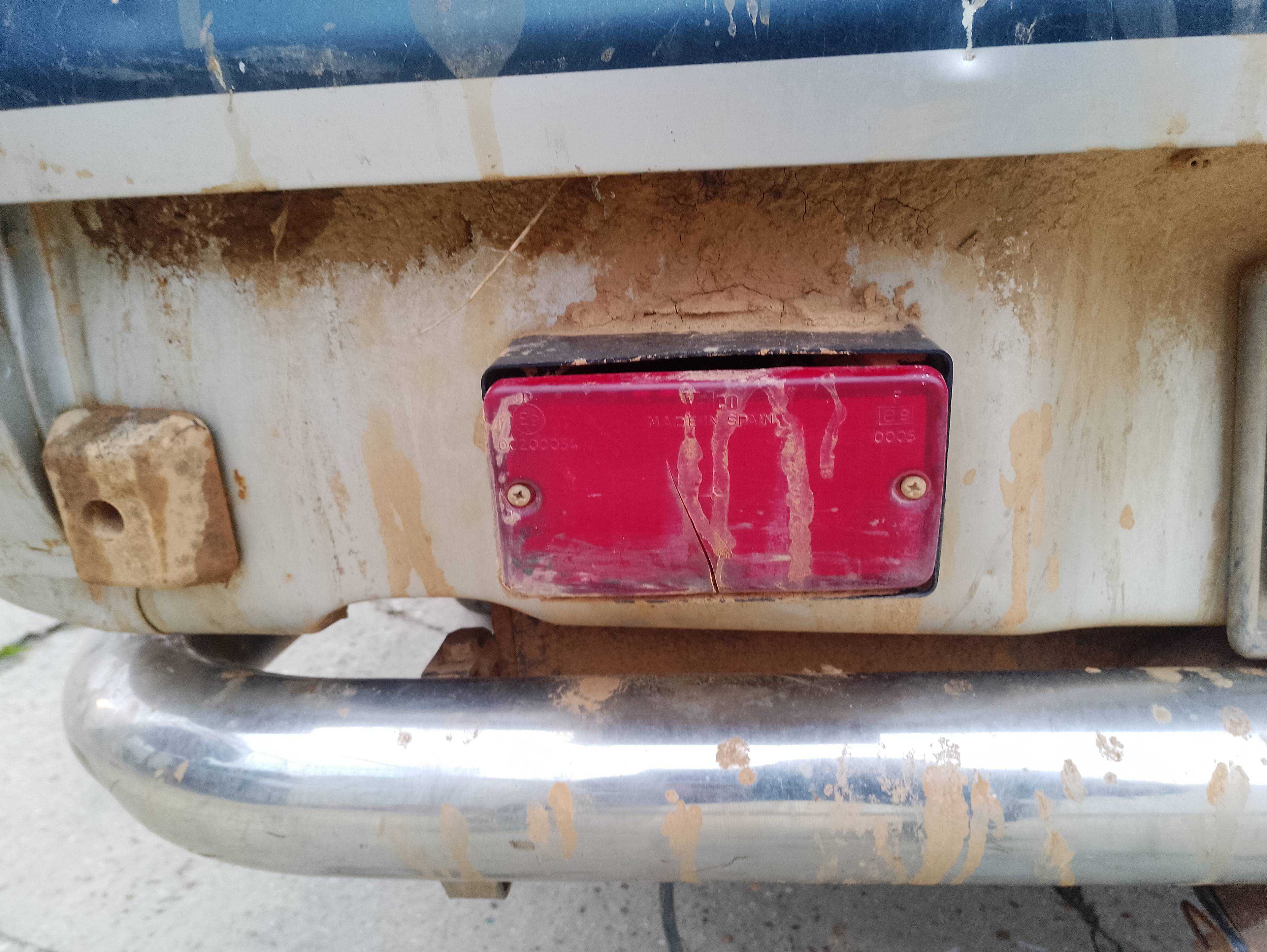 Recambio de faro antiniebla trasero izquierdo para ford ranger (er) básico referencia OEM IAM   