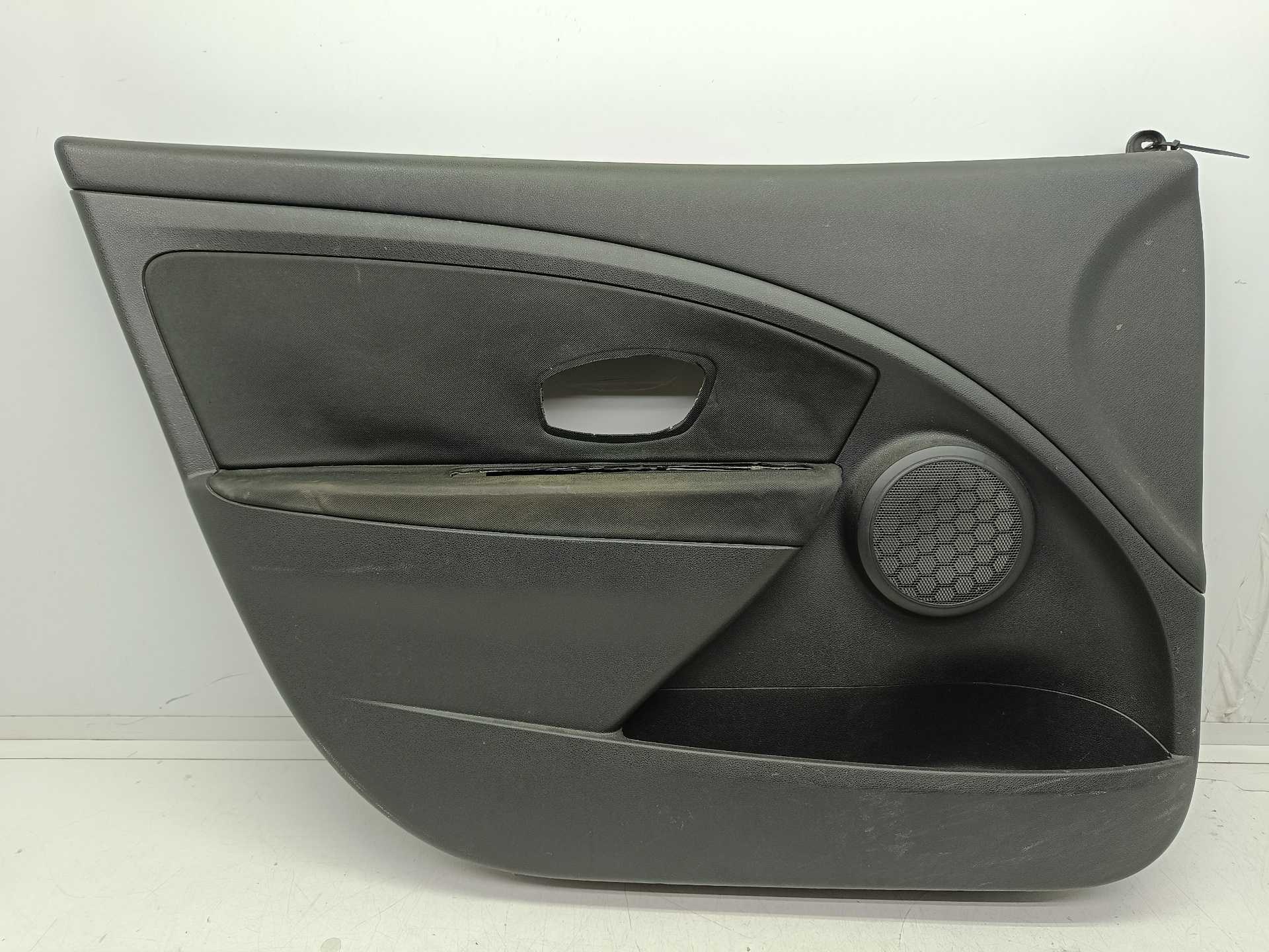 Recambio de guarnecido puerta delantera izquierda para renault megane iii berlina 5 p dynamique referencia OEM IAM 809016544R  