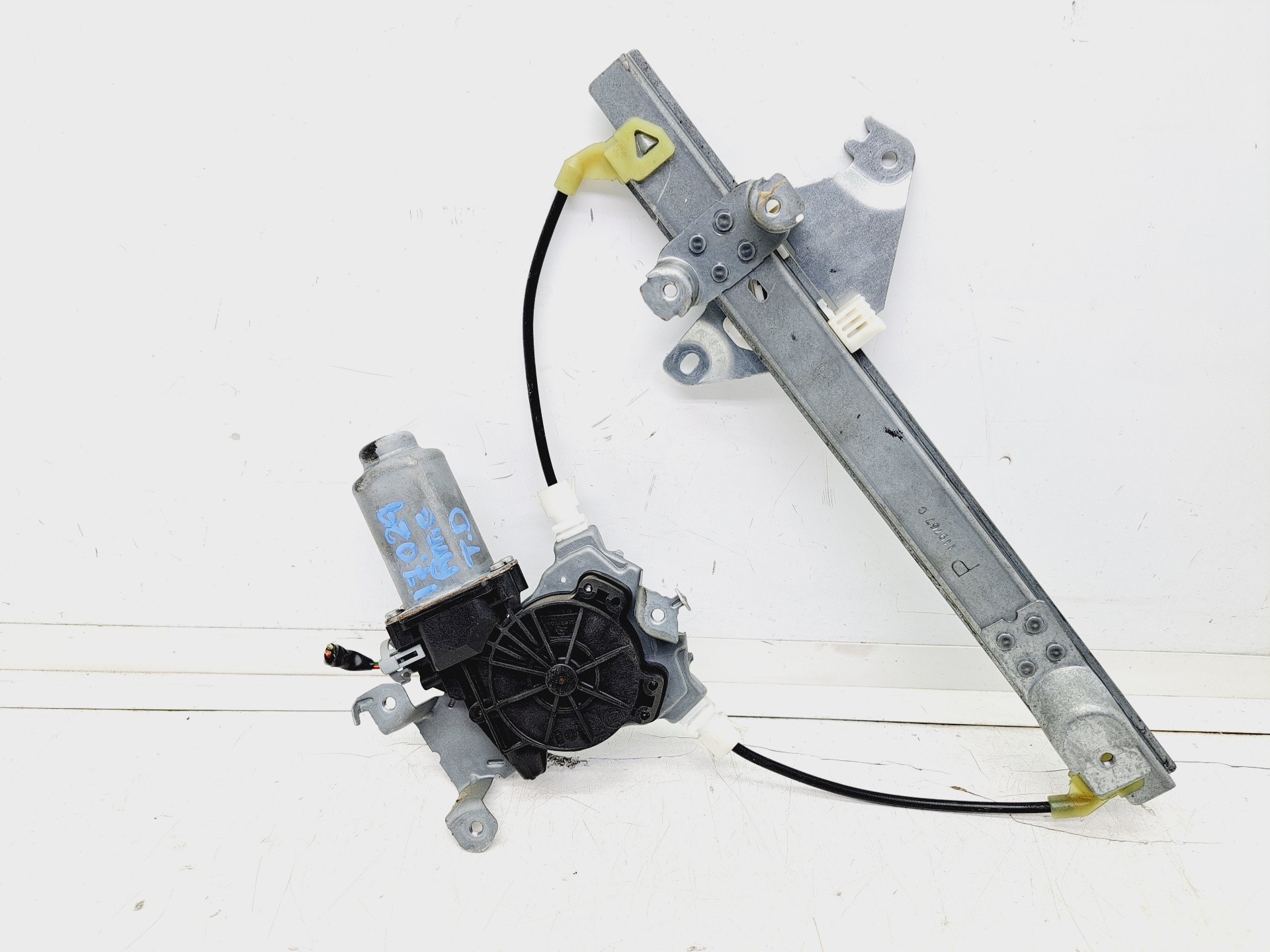 Recambio de elevalunas trasero derecho para nissan qashqai (j10) acenta referencia OEM IAM 402190A ARVINMERITOR 