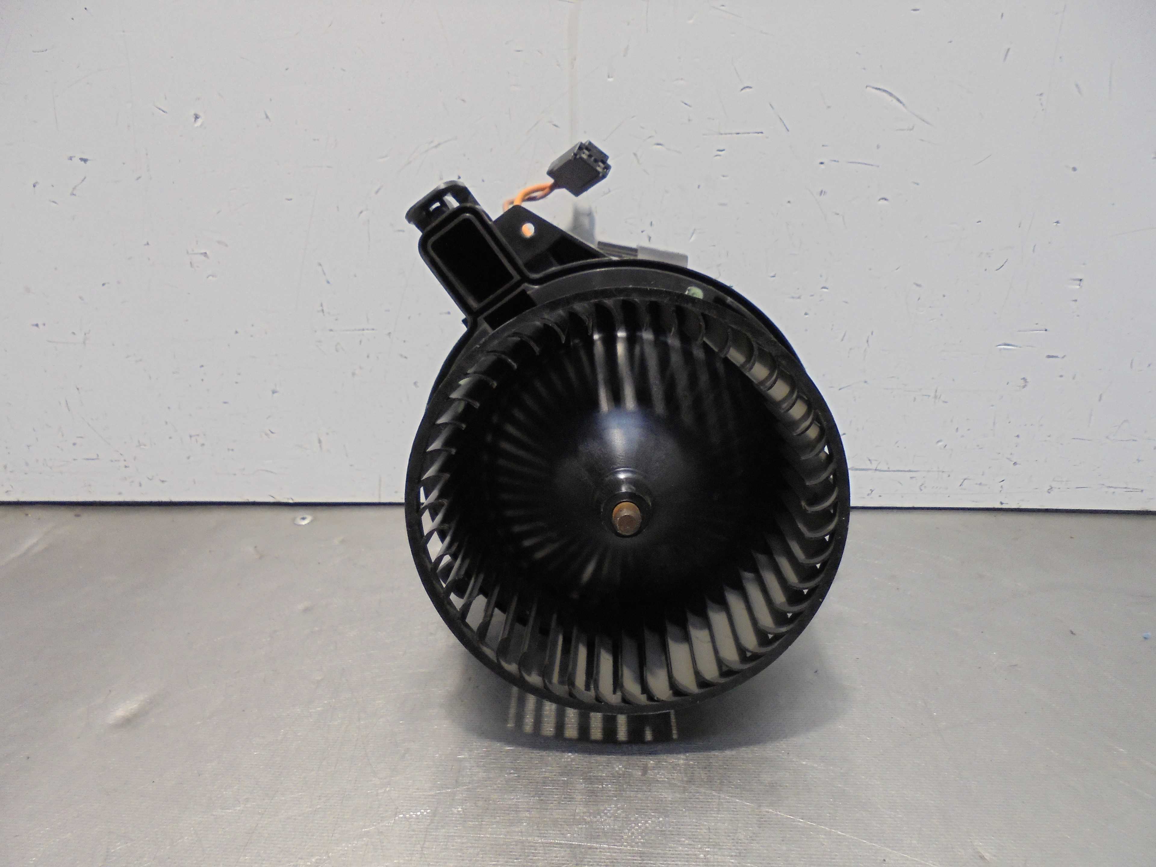 Recambio de motor calefaccion para skoda kamiq (nw4) active referencia OEM IAM 2Q1820021A VALEO 