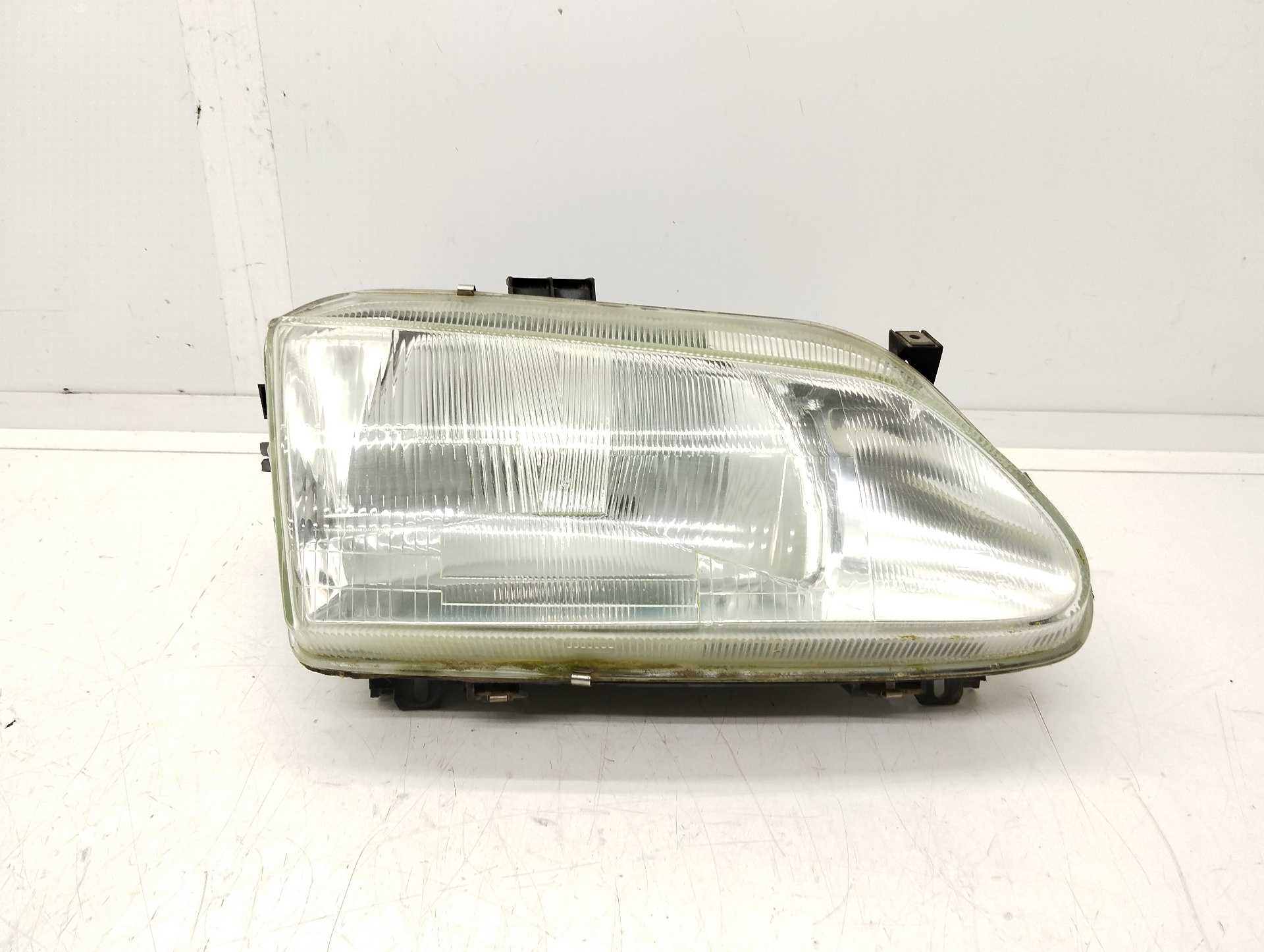 Recambio de faro derecho para renault megane i berlina hatchback (ba0) referencia OEM IAM   