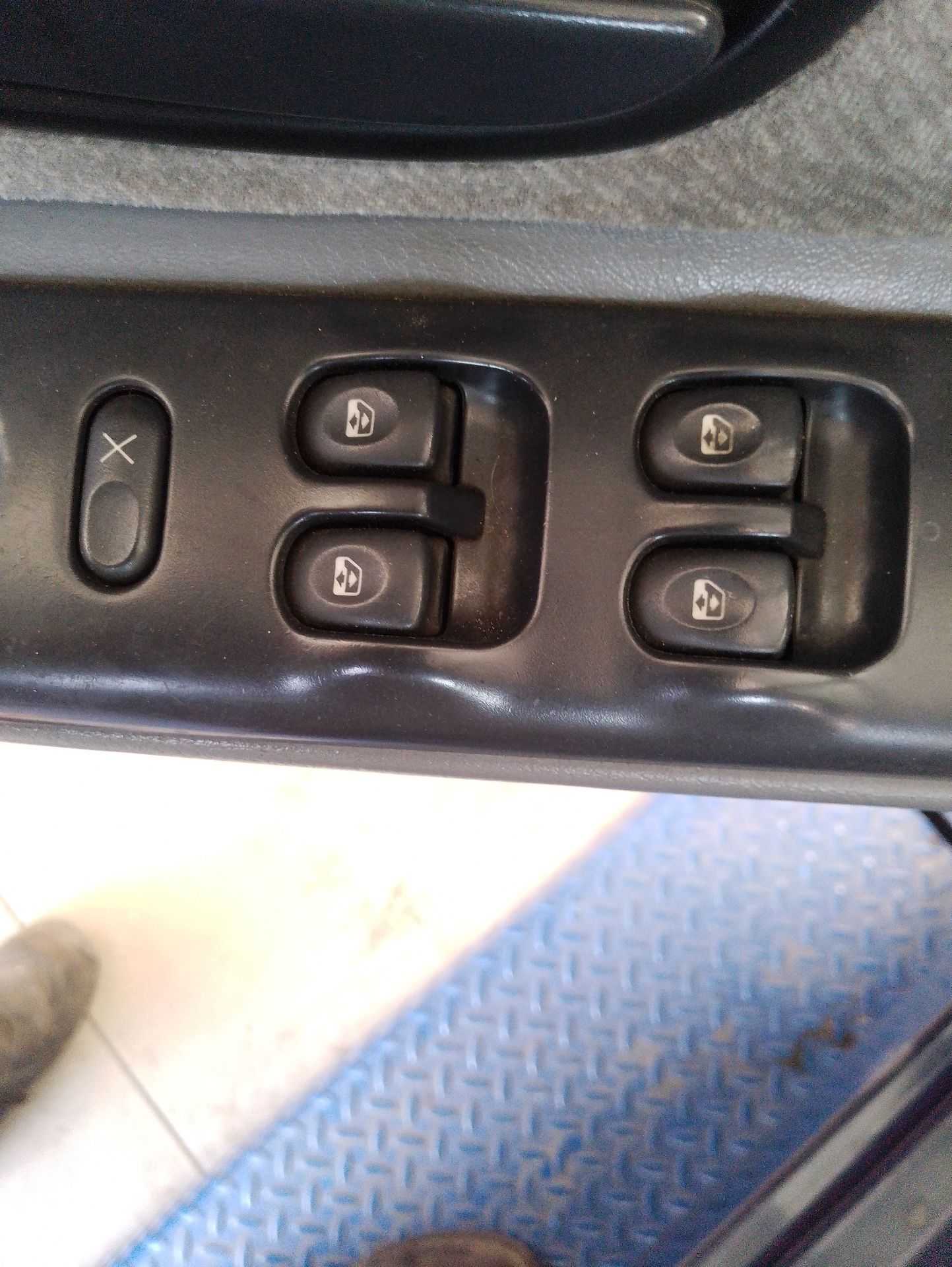 Recambio de mando elevalunas delantero izquierdo para renault laguna i (b56_, 556_) 1.9 dti (b56j) referencia OEM IAM   