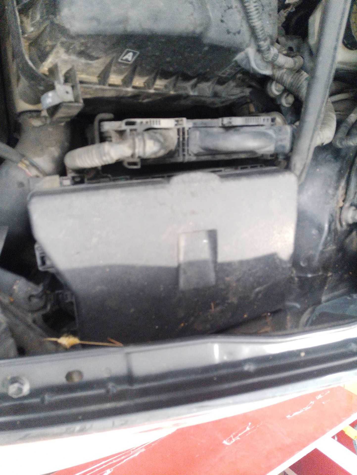 Recambio de caja reles / fusibles para toyota auris (_e15_) 2.0 d-4d (ade150_) referencia OEM IAM 8274112080  