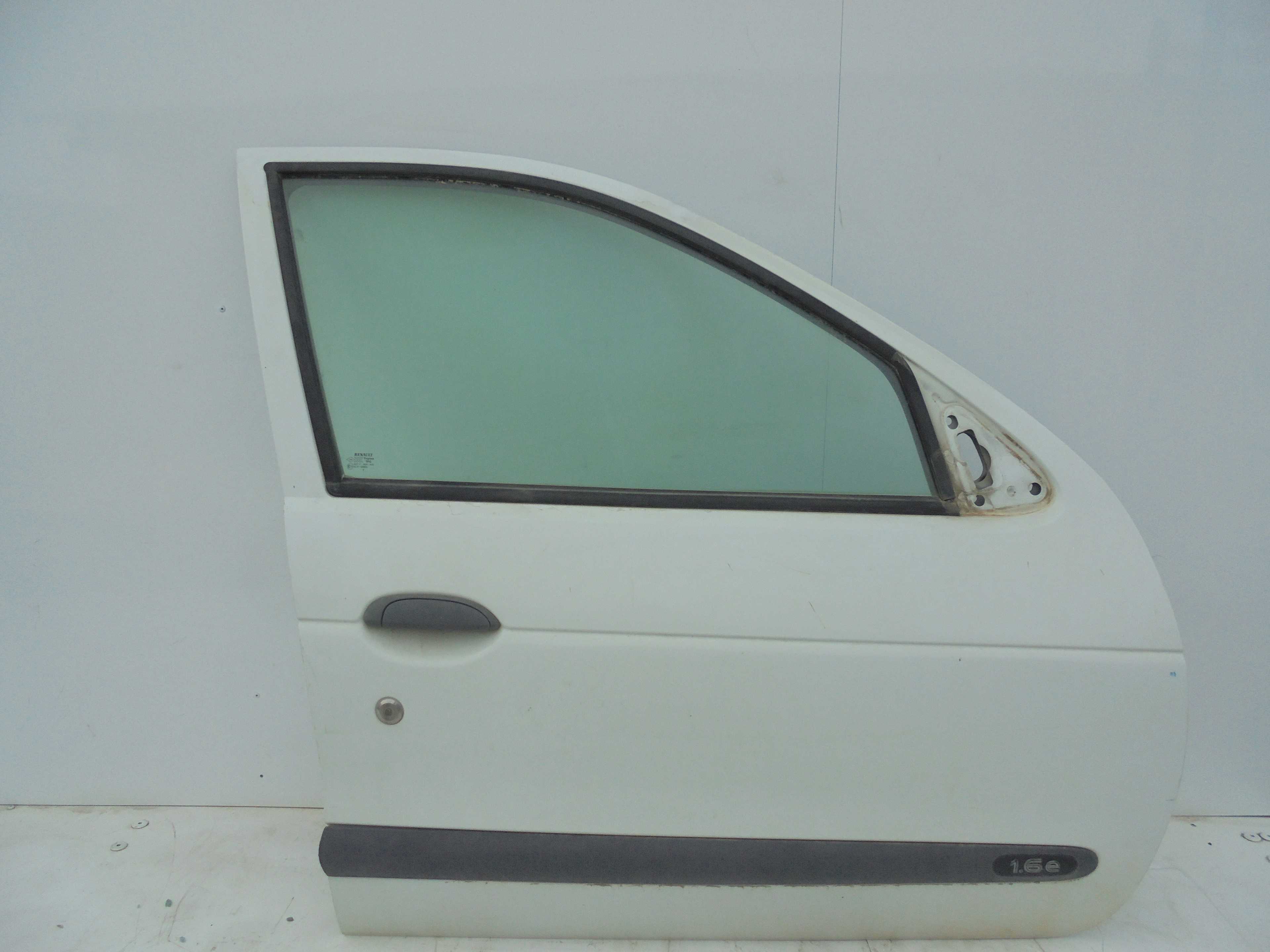 Recambio de puerta delantera derecha para renault megane i berlina hatchback (ba0) 1.6e alize referencia OEM IAM   