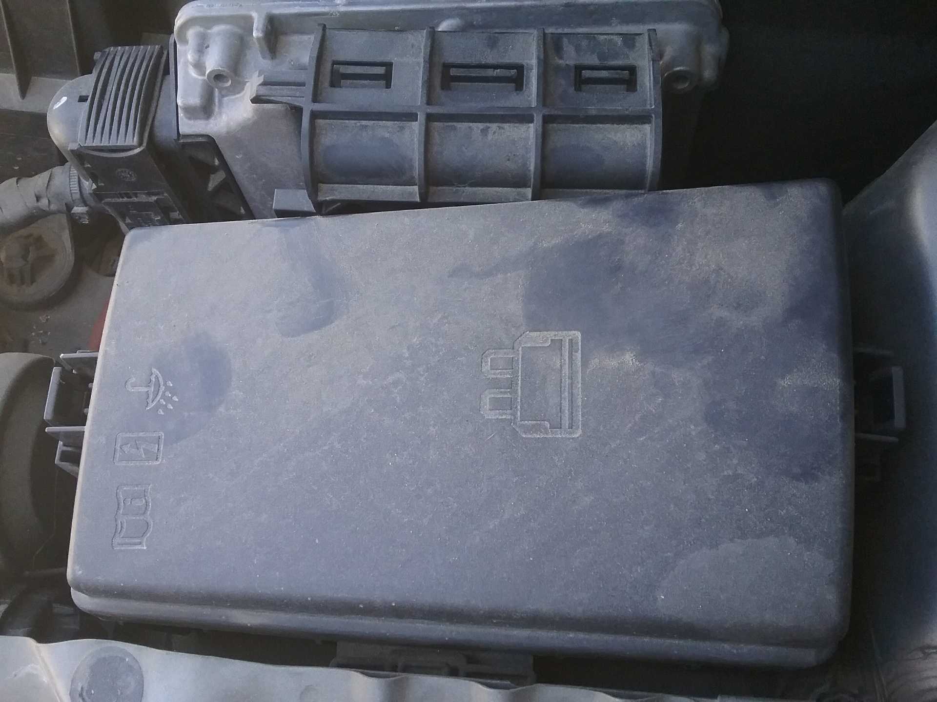 Recambio de caja reles / fusibles para volkswagen golf vii lim. 1.6 tdi dpf referencia OEM IAM   