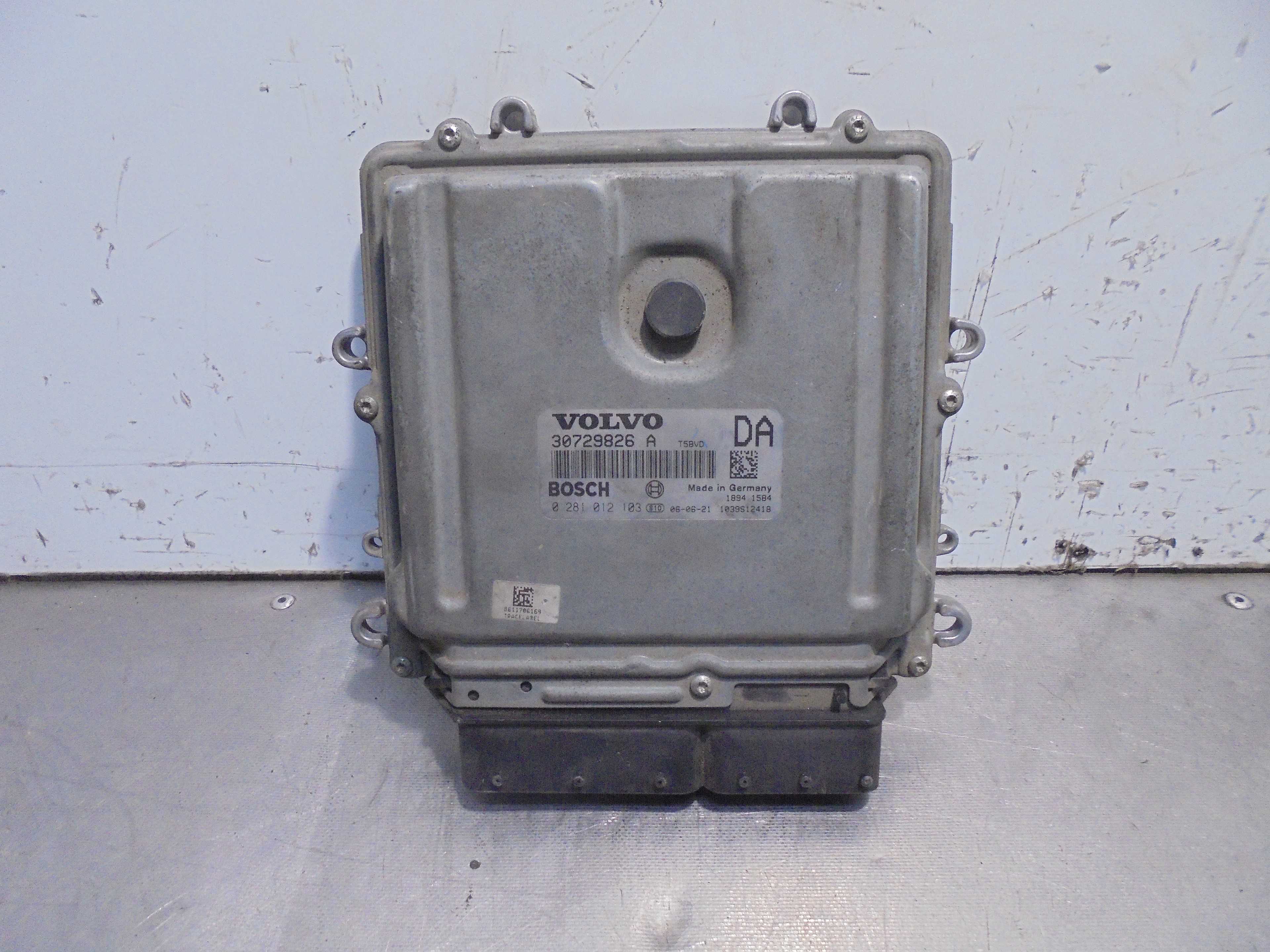 Recambio de centralita motor uce para volvo xc90 2.4 diesel cat referencia OEM IAM 30729826 BOSCH 