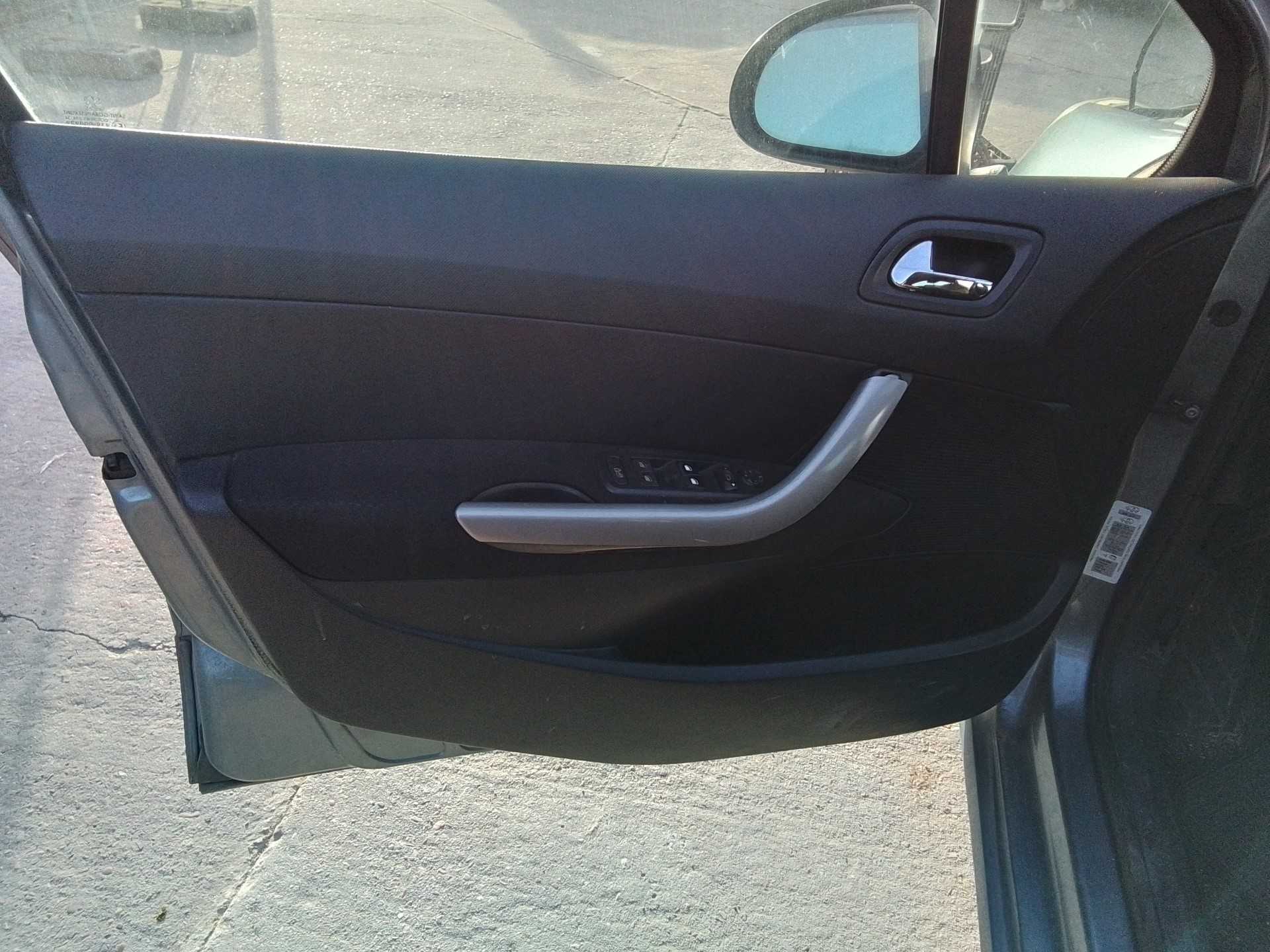 Recambio de guarnecido puerta delantera izquierda para peugeot 308 2.0 16v hdi fap referencia OEM IAM   