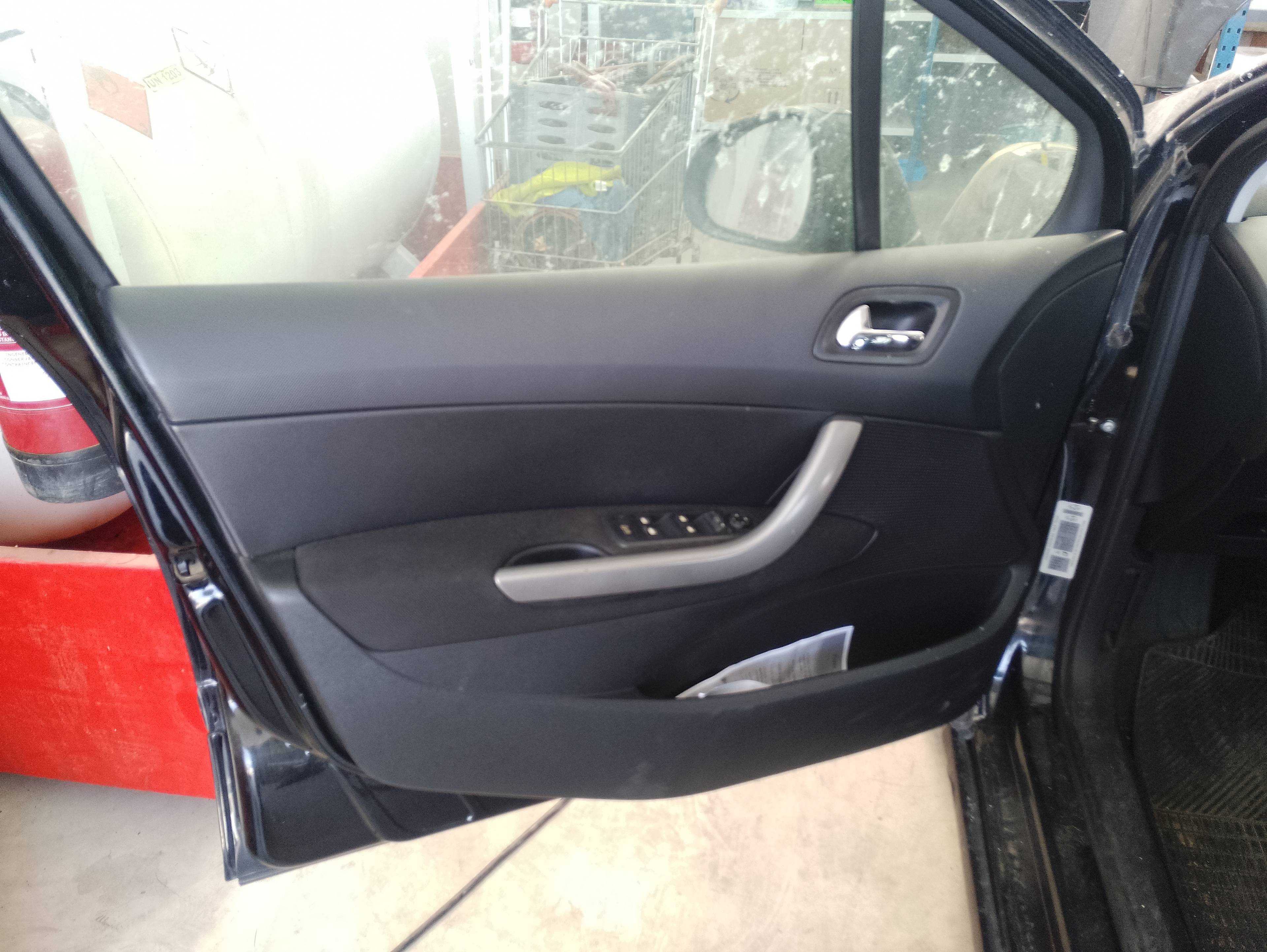 Recambio de guarnecido puerta delantera izquierda para peugeot 308 sw sportium referencia OEM IAM   