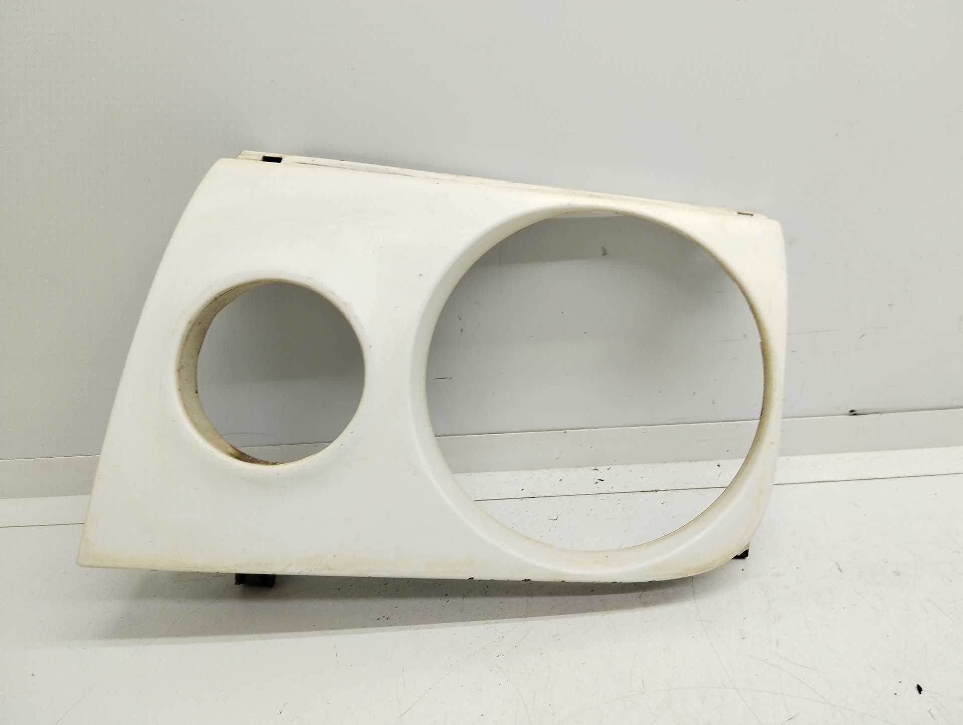Recambio de molduras delanteras para nissan terrano/terrano.ii (r20) avenue referencia OEM IAM 624117F  