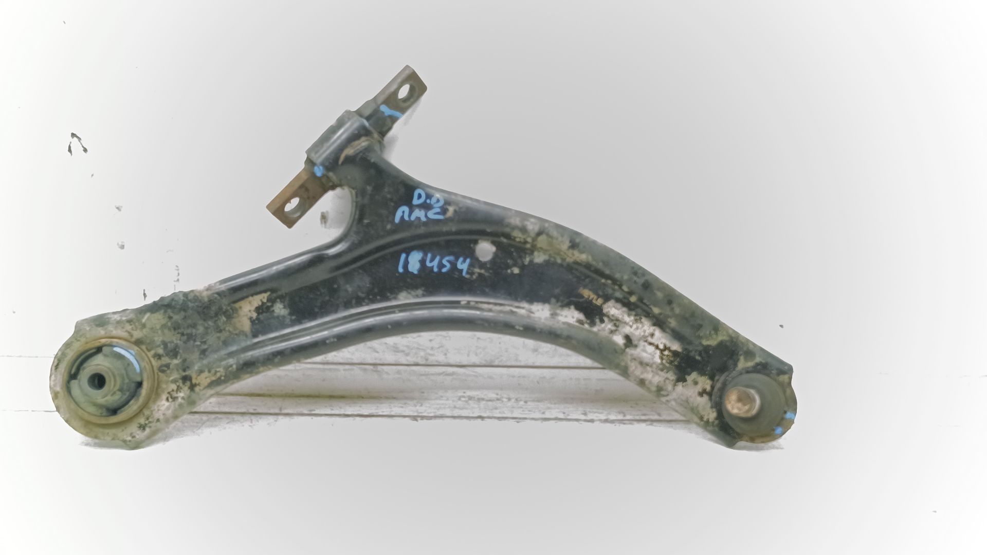 Recambio de brazo suspension inferior delantero derecho para nissan x-trail (t30) referencia OEM IAM   