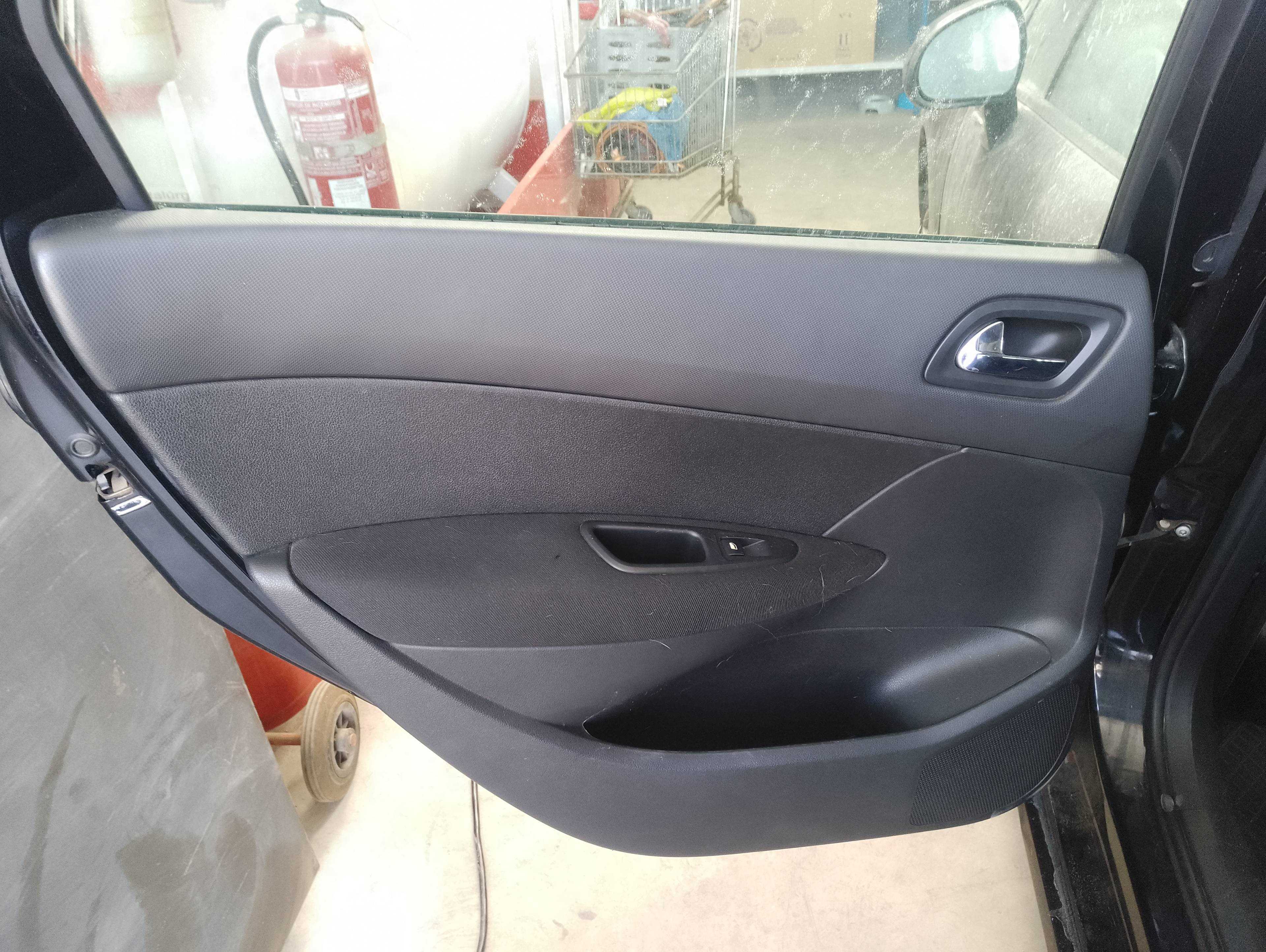 Recambio de guarnecido puerta trasera izquierda para peugeot 308 sw sportium referencia OEM IAM   