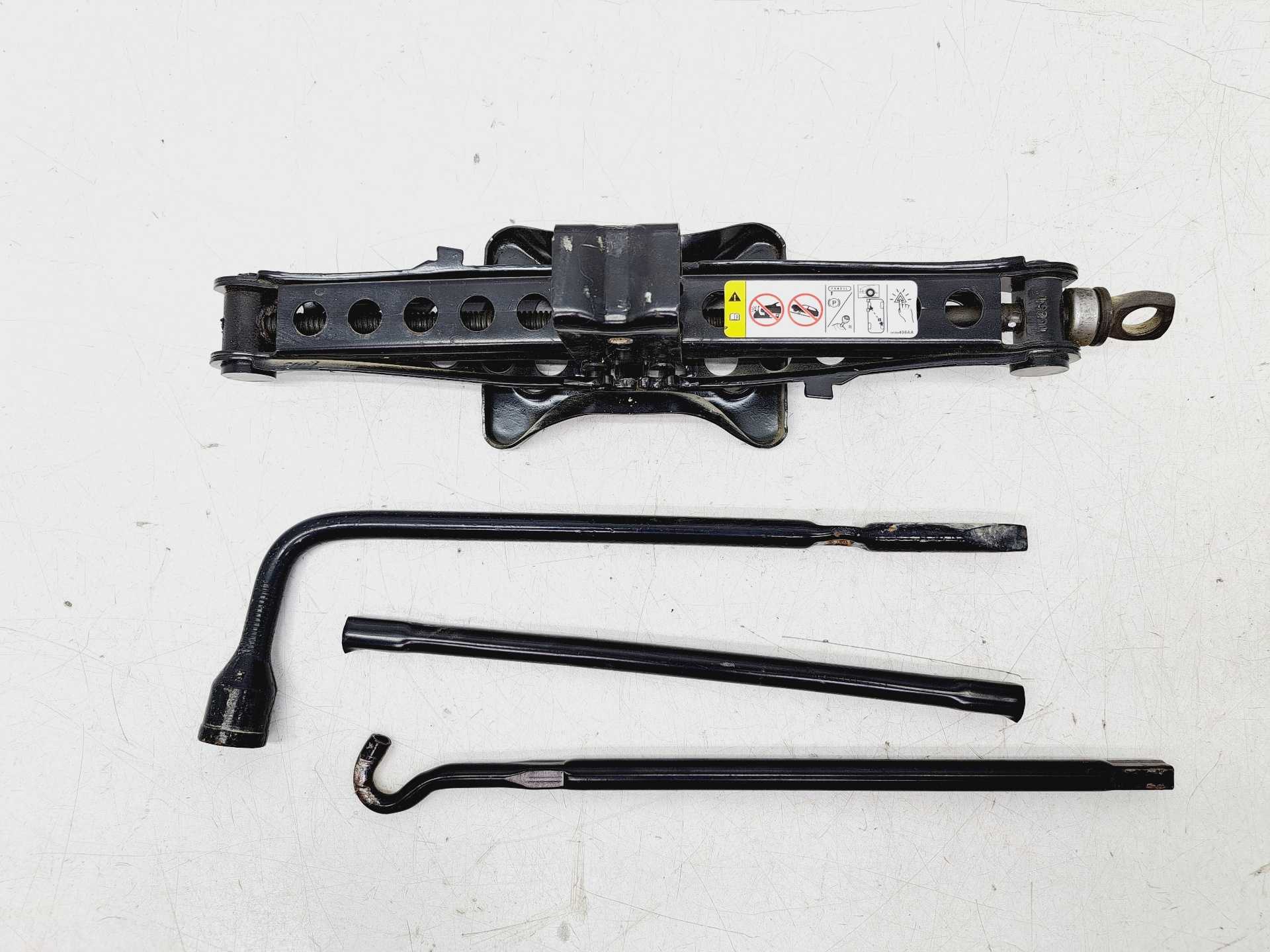 Recambio de gato para fiat freemont (345) basis referencia OEM IAM 04756386AB  
