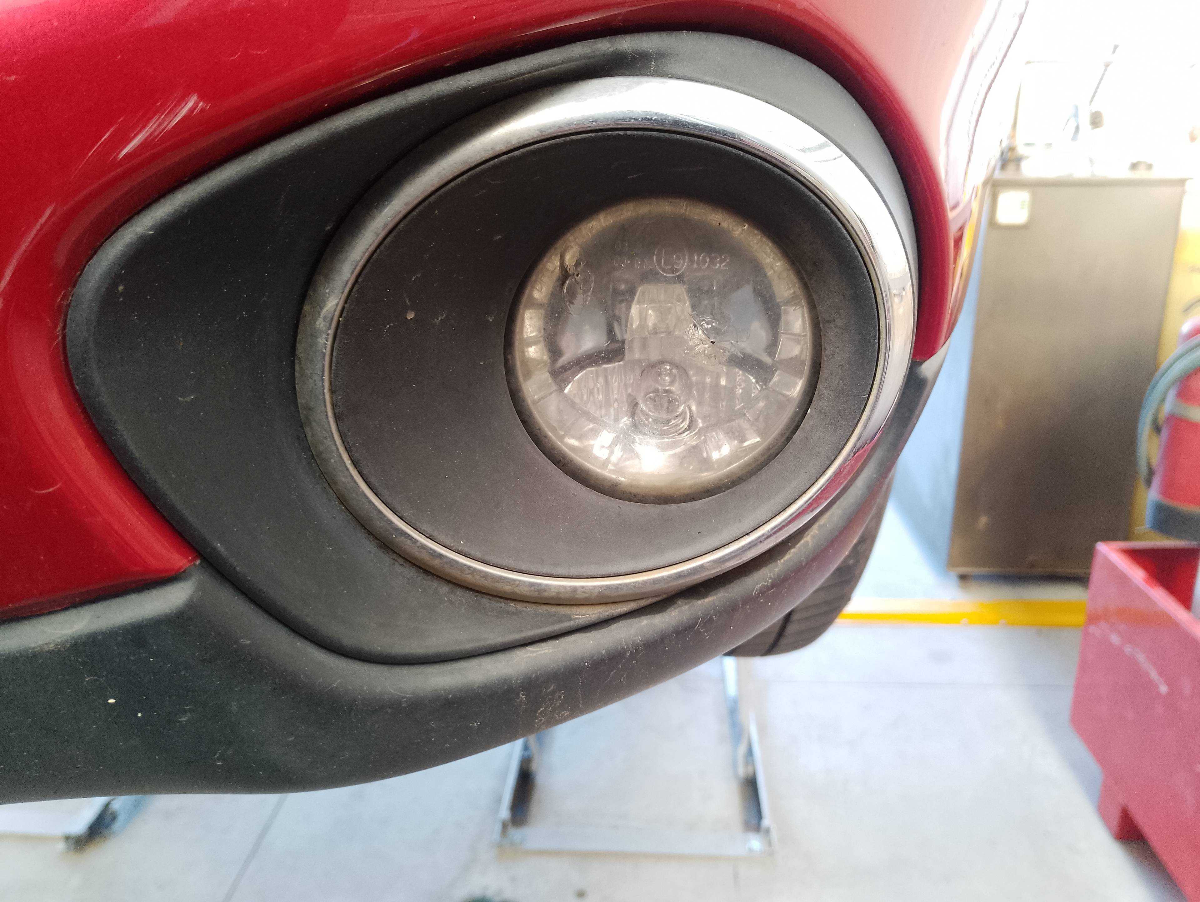 Recambio de faro antiniebla izquierdo para mitsubishi outlander (gf0) 2.2 di-d cat referencia OEM IAM   