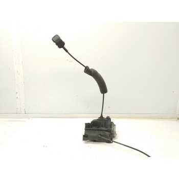 CERRADURA PUERTA TRASERA DERECHA 825030002R 