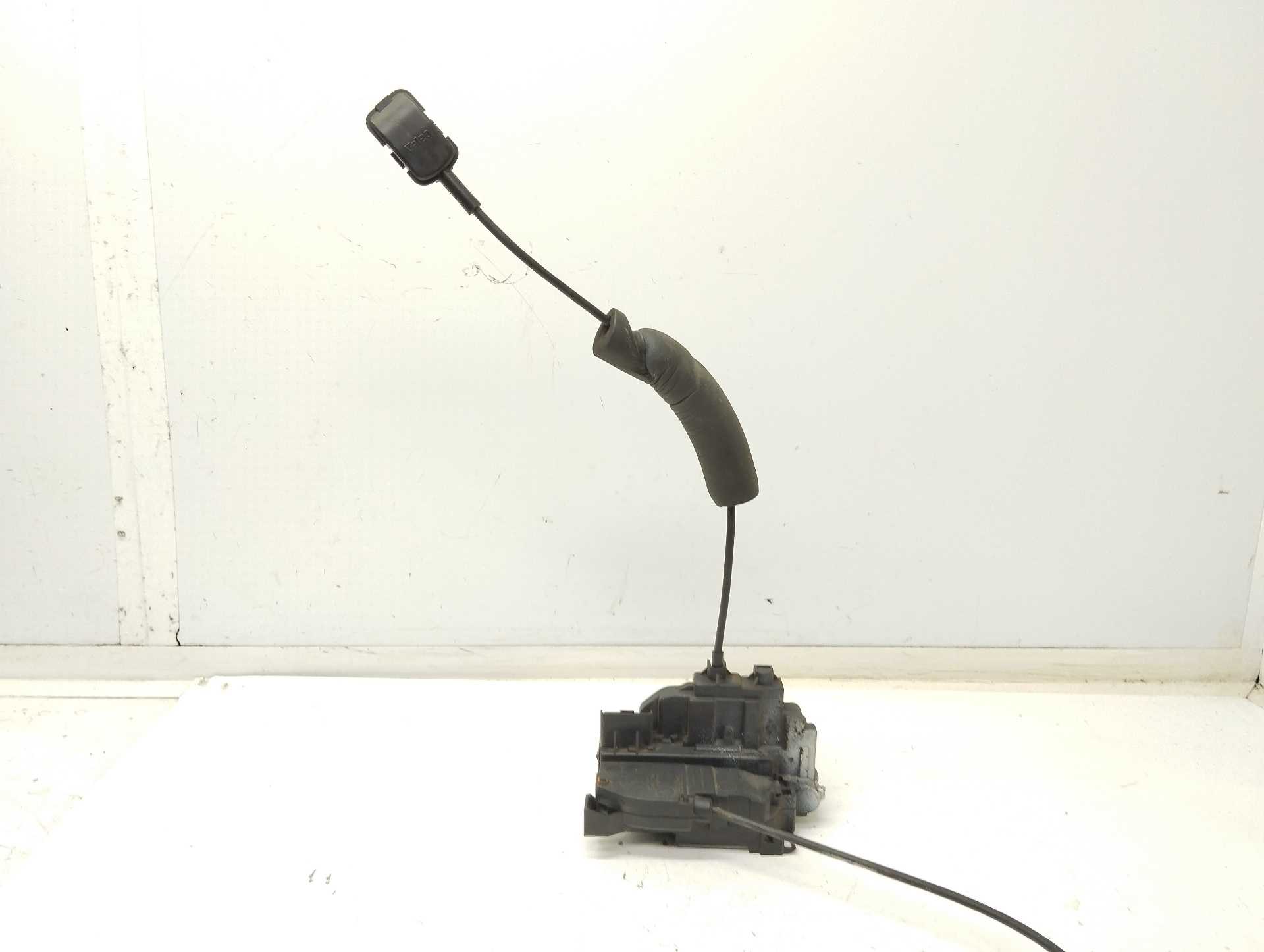 Recambio de cerradura puerta trasera derecha para renault megane iii berlina 5 p dynamique referencia OEM IAM 825030002R  