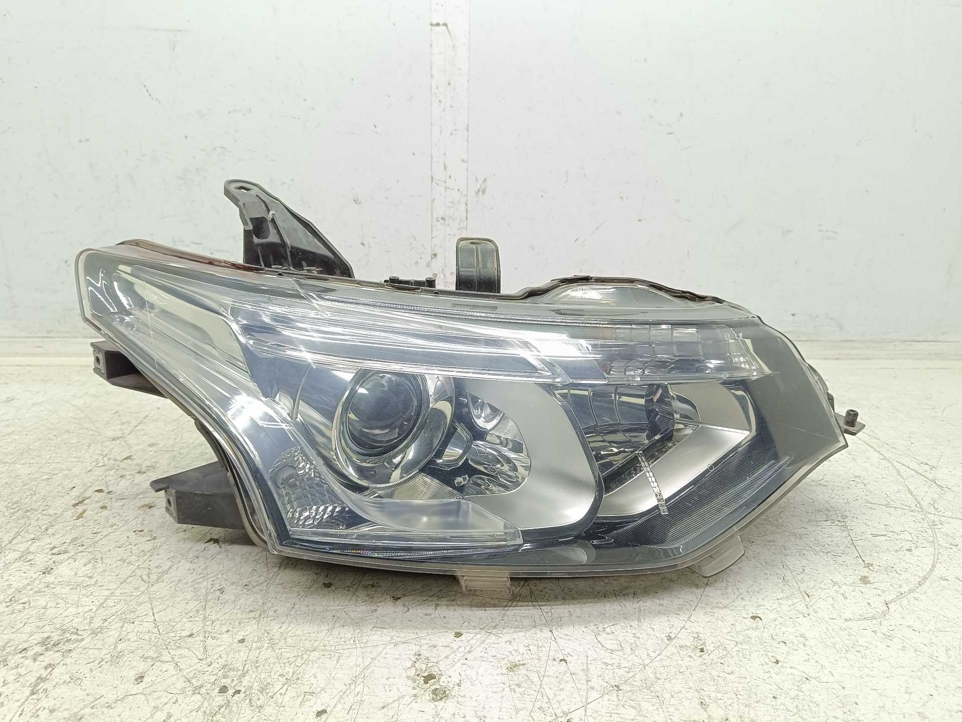 Recambio de faro derecho para mitsubishi outlander (gf0) 2.2 di-d cat referencia OEM IAM 8301C204  