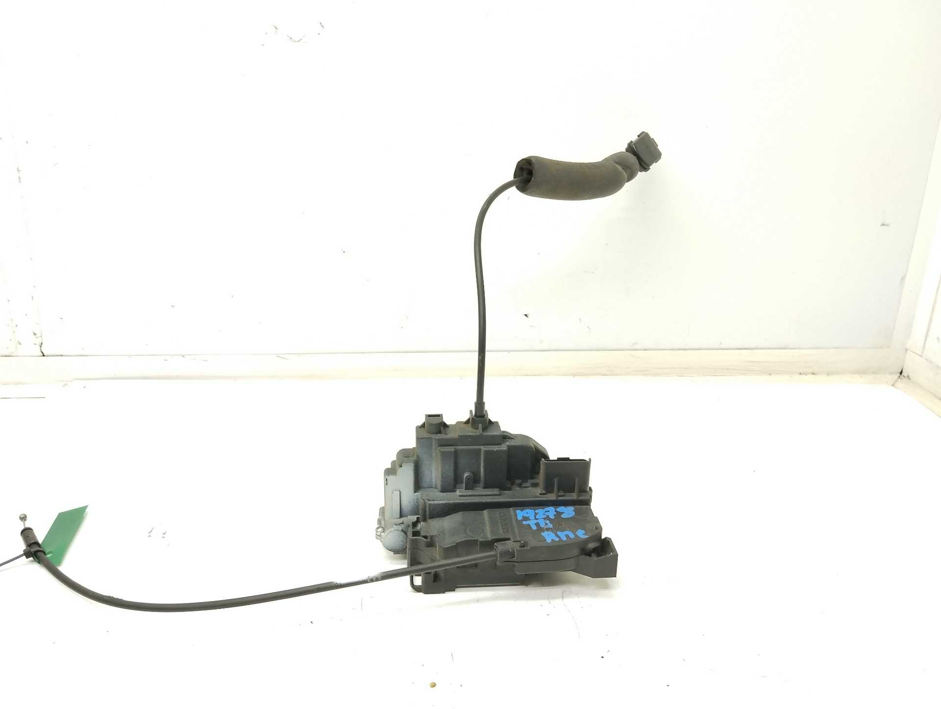 Recambio de cerradura puerta trasera izquierda para renault megane iii berlina 5 p dynamique referencia OEM IAM 825020002R  