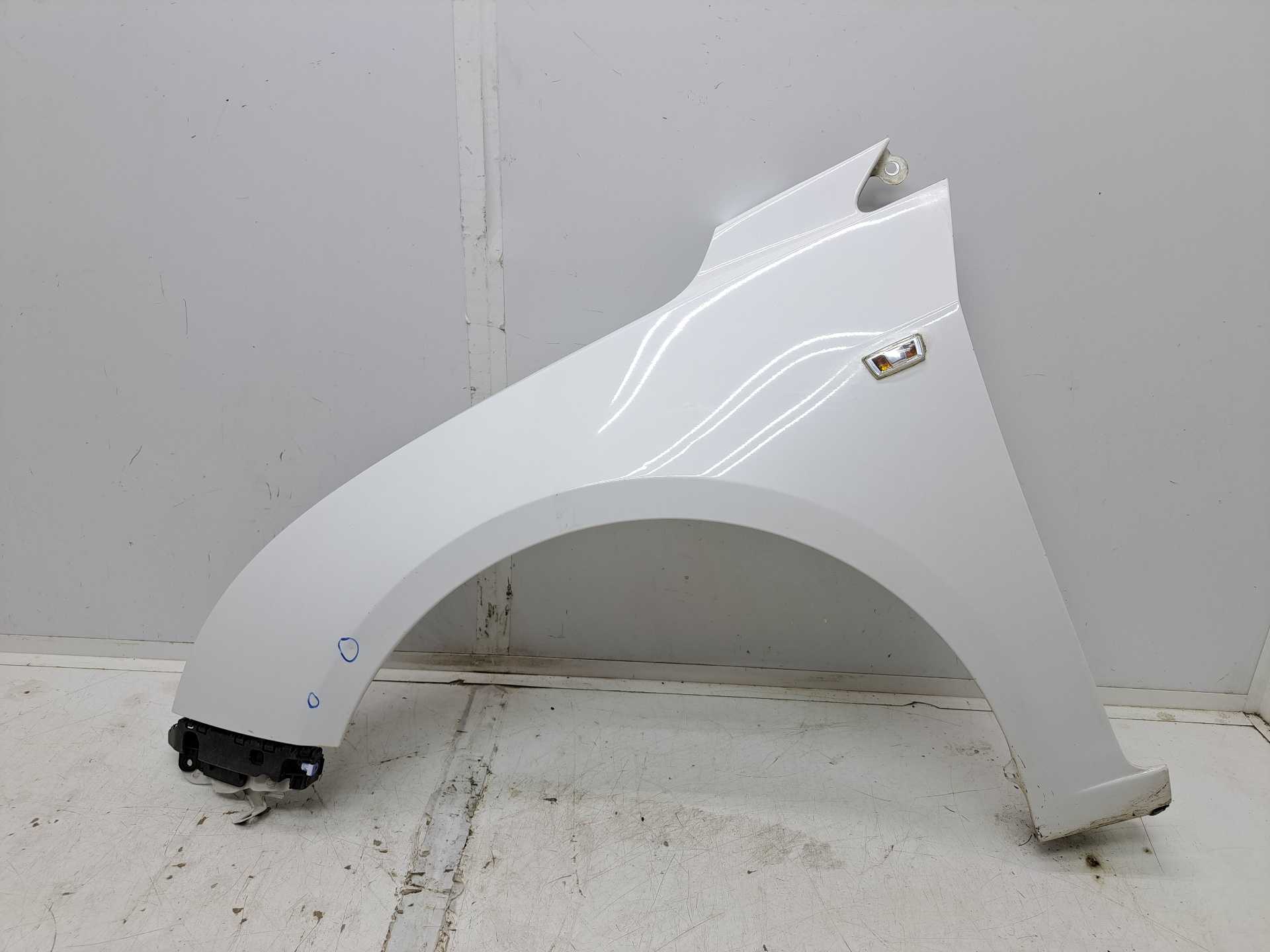 Recambio de aleta delantera izquierda para chevrolet cruze 2.0 diesel cat referencia OEM IAM   