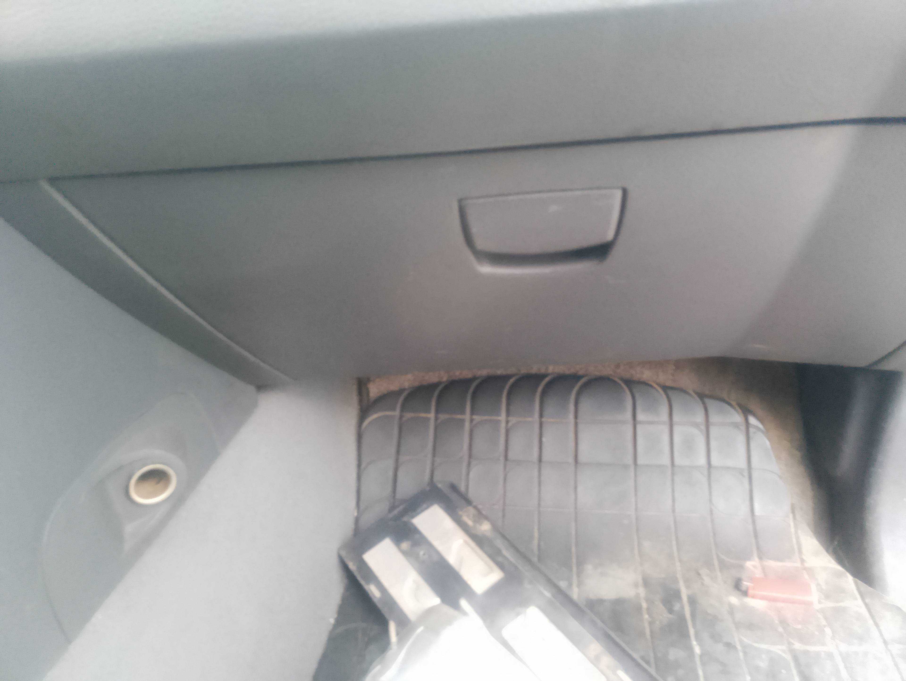Recambio de guantera para ssangyong kyron 200 xdi limited referencia OEM IAM   