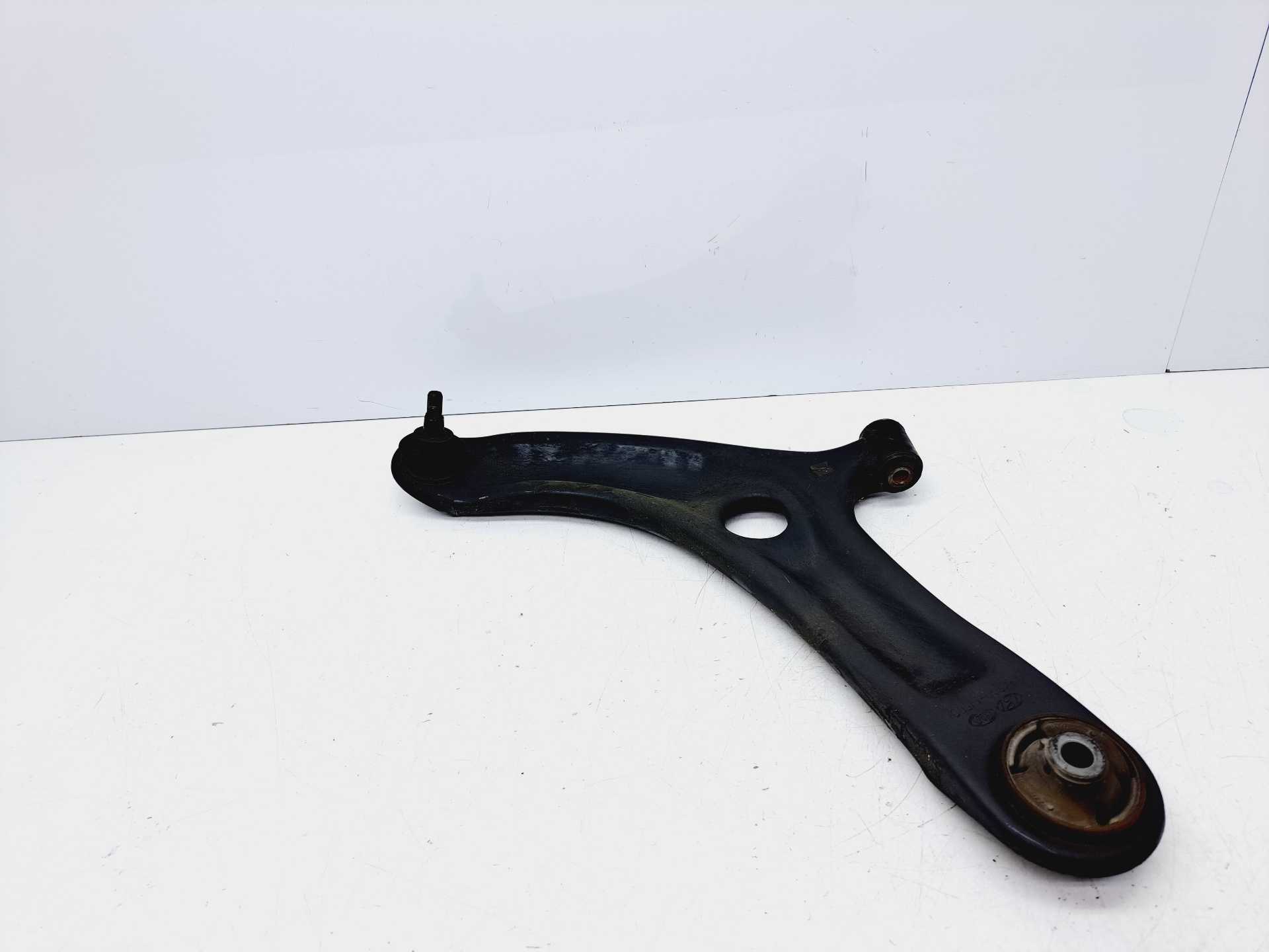 Recambio de brazo suspension inferior delantero izquierdo para hyundai i20 1.2 cat referencia OEM IAM 545001J500  