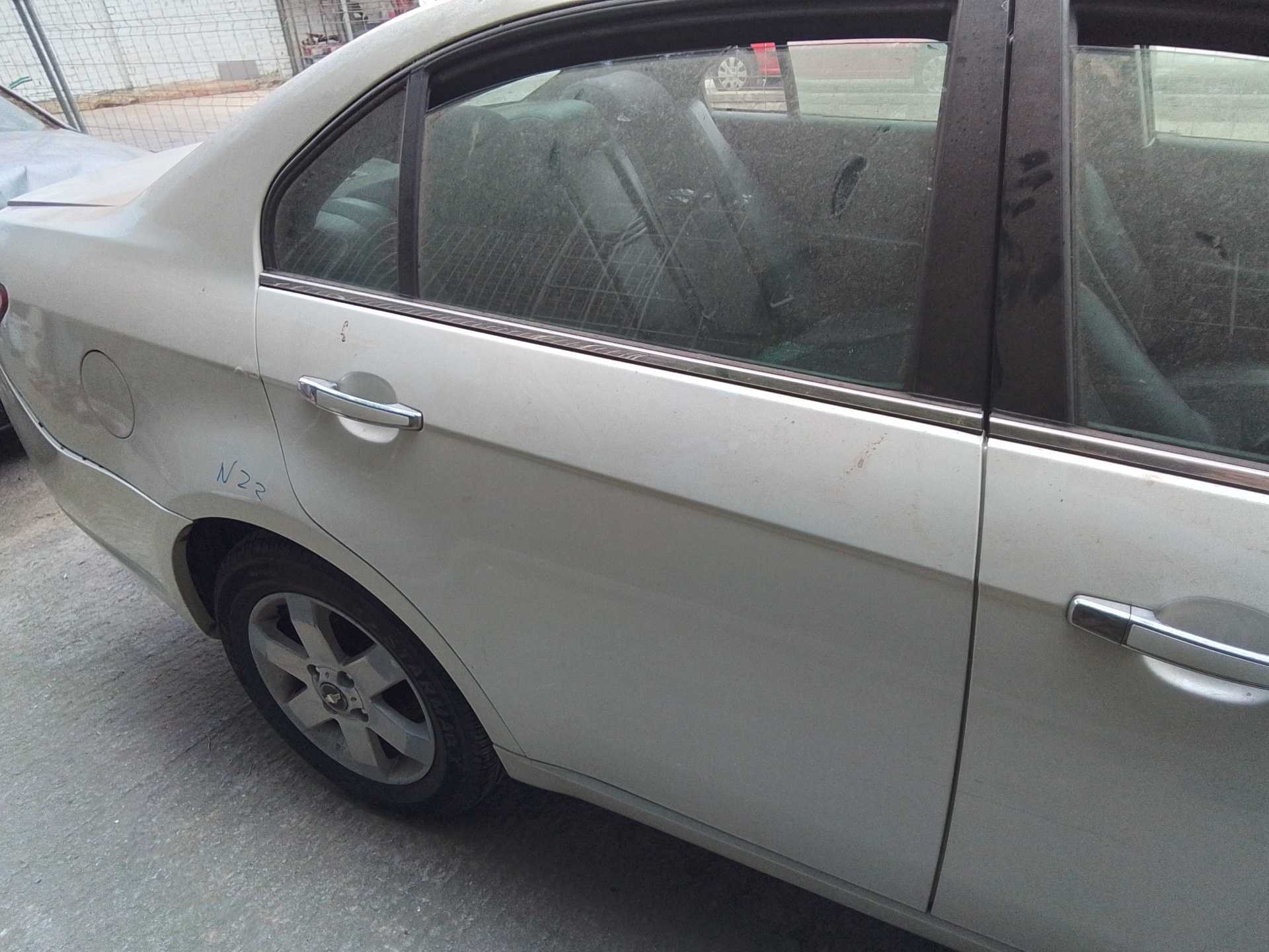 Recambio de puerta trasera derecha para chevrolet epica 2.0 diesel cat referencia OEM IAM   