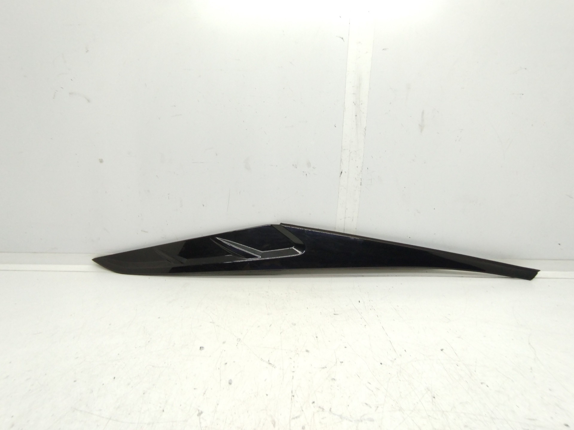 Recambio de moldura para hyundai tucson 1.6 crdi cat referencia OEM IAM 87866N7100  