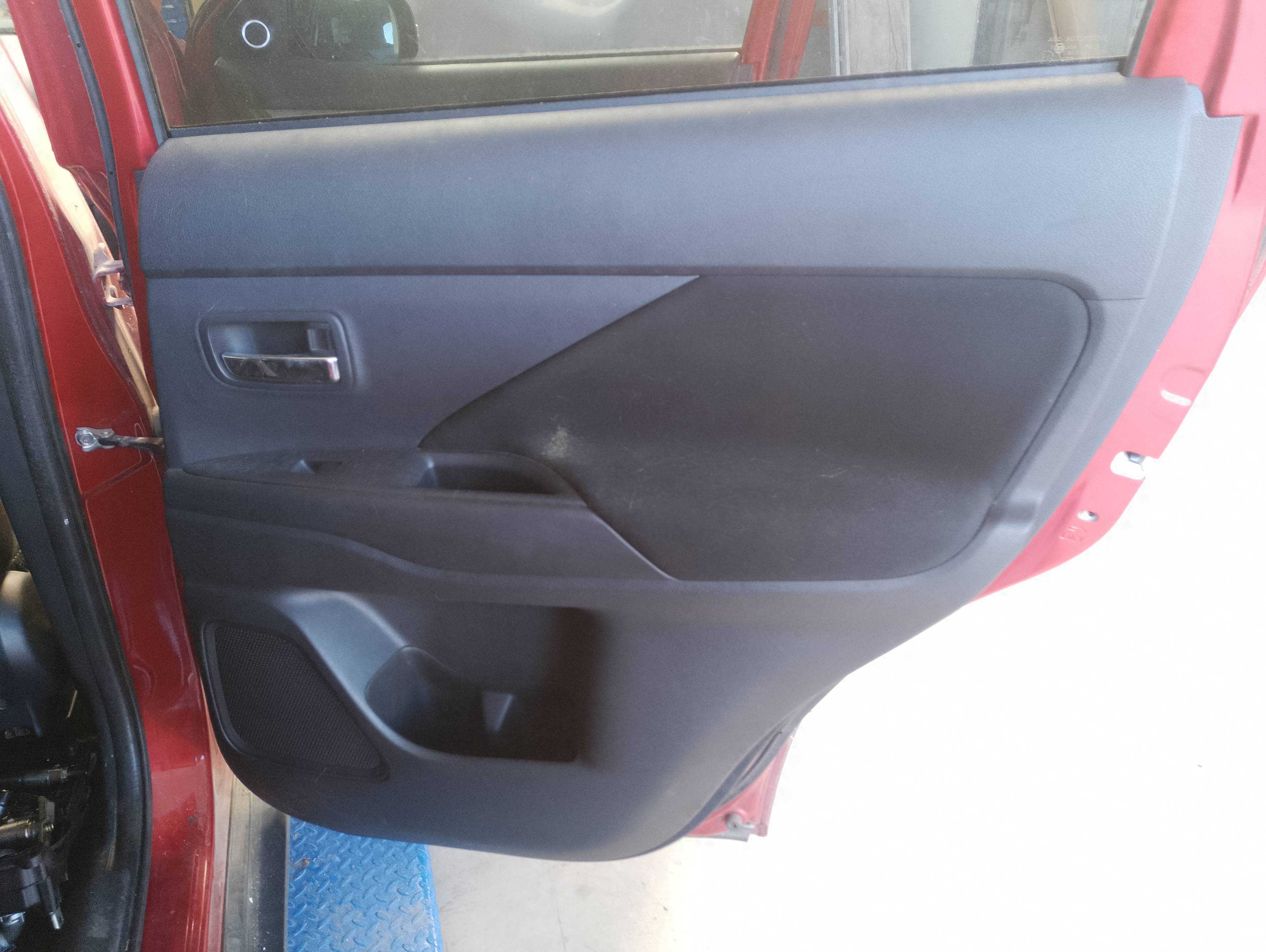 Recambio de guarnecido puerta trasera derecha para mitsubishi outlander (gf0) 2.2 di-d cat referencia OEM IAM   