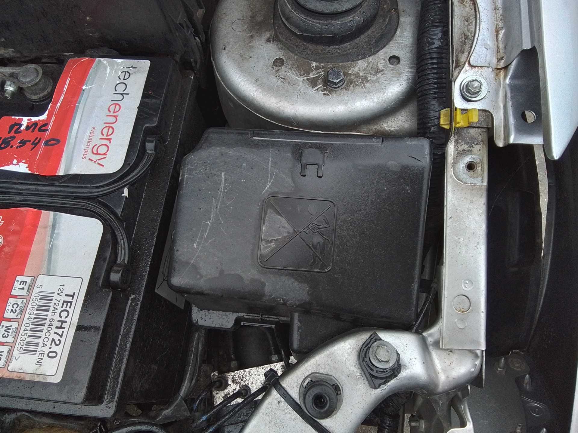 Recambio de caja reles / fusibles para peugeot 206+ básico referencia OEM IAM   