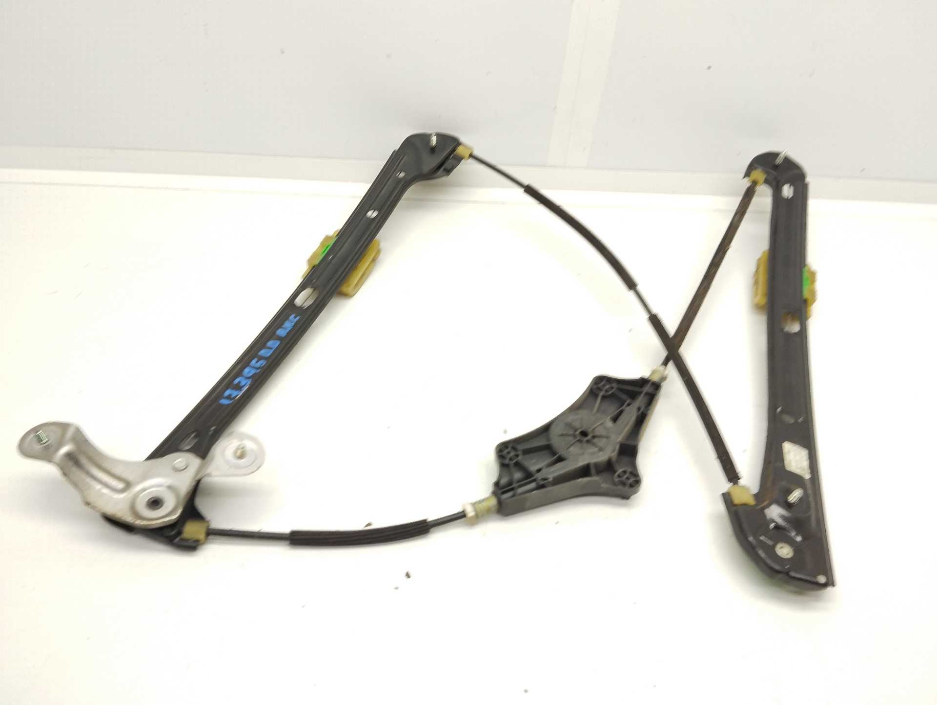 Recambio de elevalunas delantero derecho para volkswagen golf vii lim. 1.6 tdi dpf referencia OEM IAM 5G4837462H C03563105 BROSE
