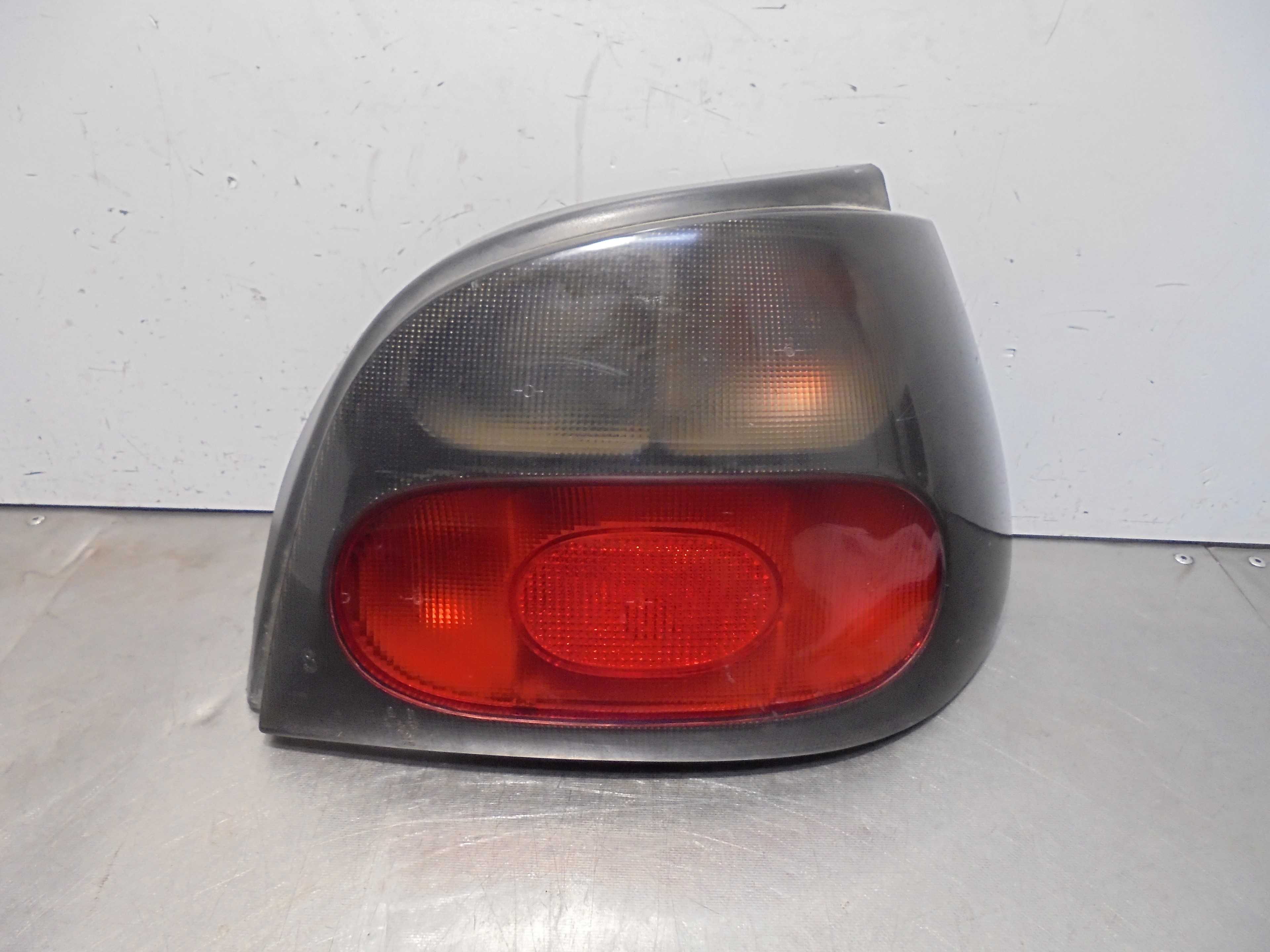 Recambio de piloto trasero derecho para renault megane i berlina hatchback (ba0) 1.9 d alize referencia OEM IAM 7700828138  