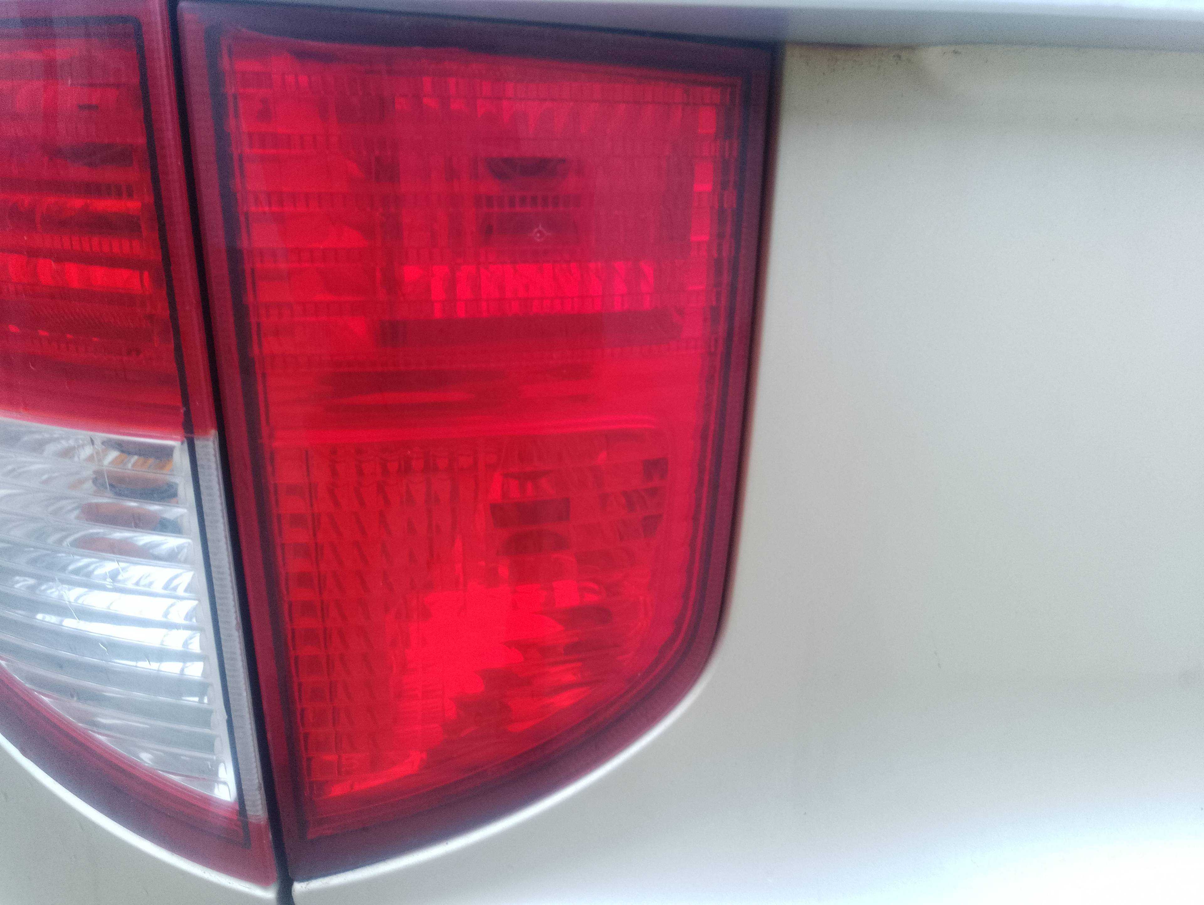 Recambio de piloto porton trasero izquierdo para ssangyong kyron 200 xdi limited referencia OEM IAM   